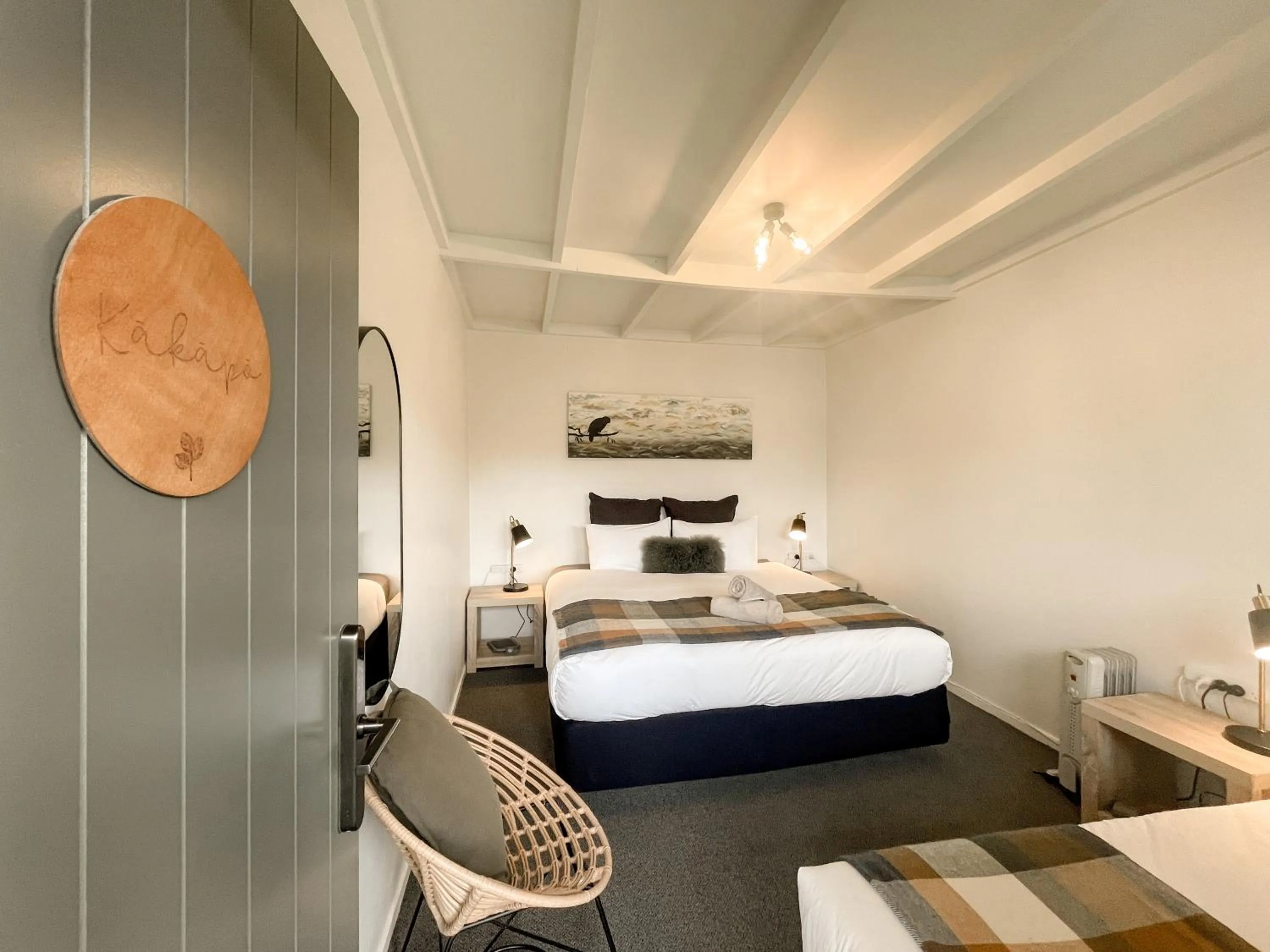 Photo of the whole room, Bed in Kinloch Wilderness Retreat