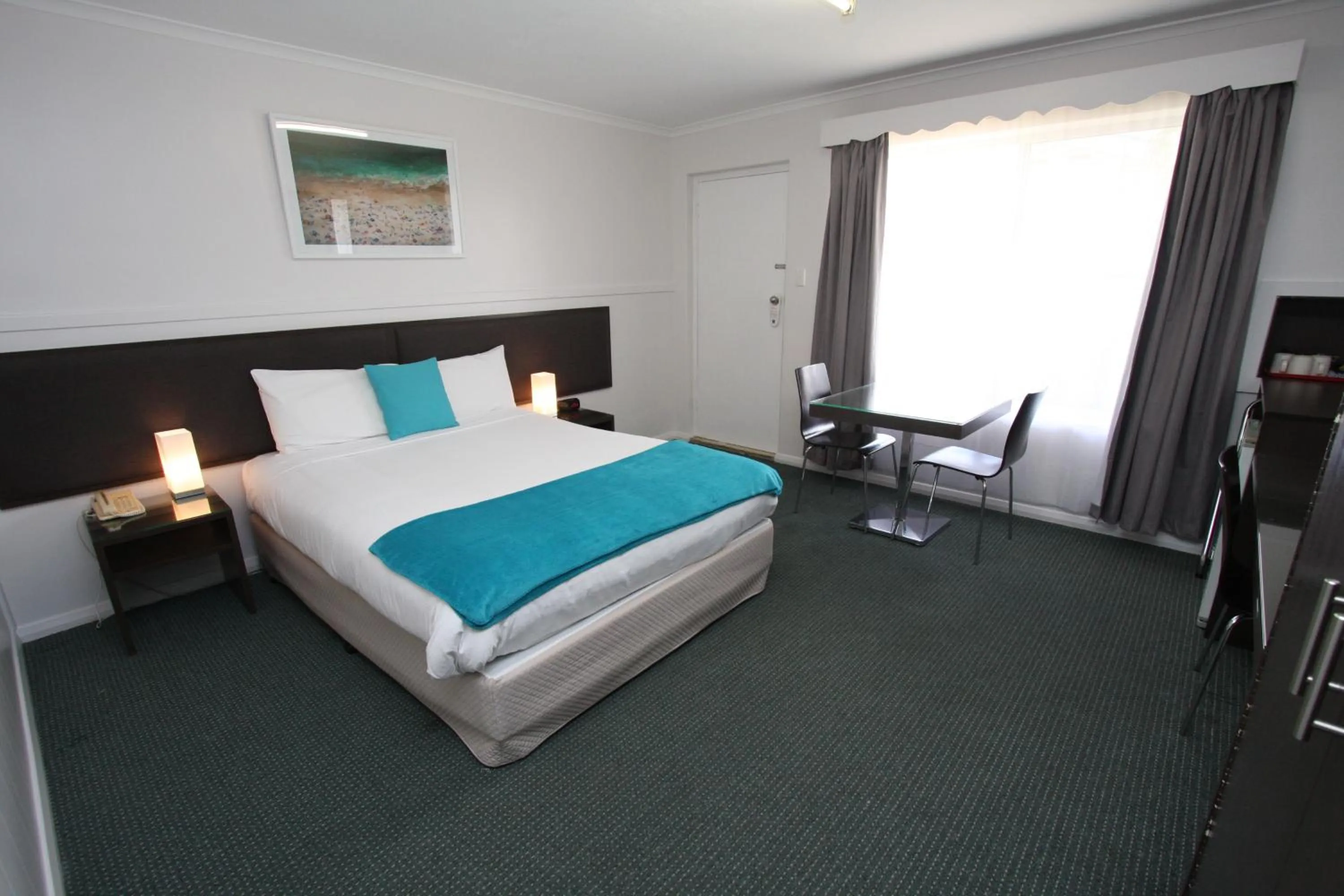 Photo of the whole room in Comfort Inn Victor Harbor