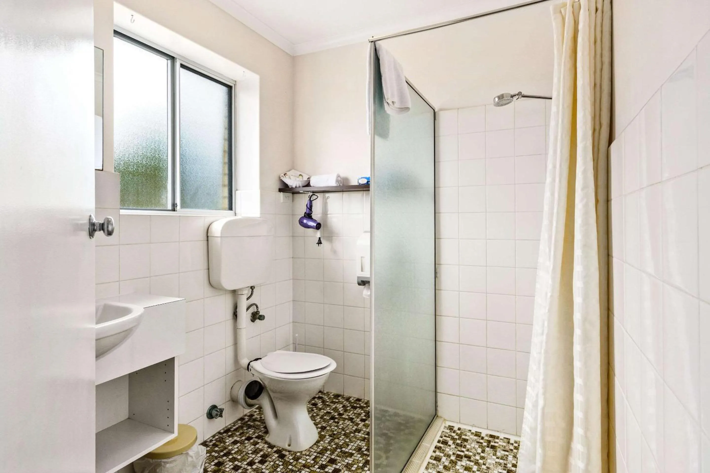 Bathroom in Comfort Inn Victor Harbor