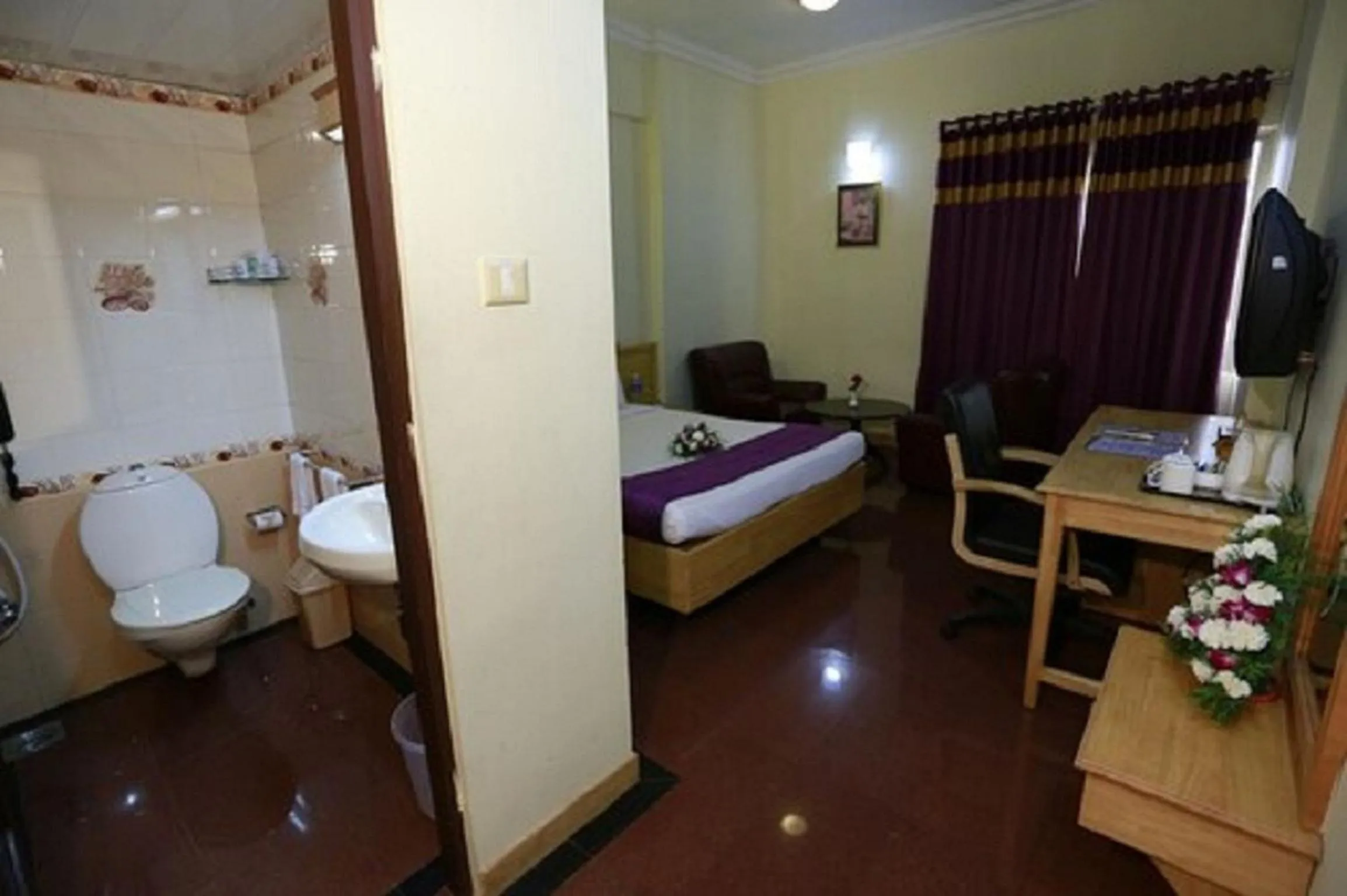 Bathroom, Bed in Presidency Kochi City Centre