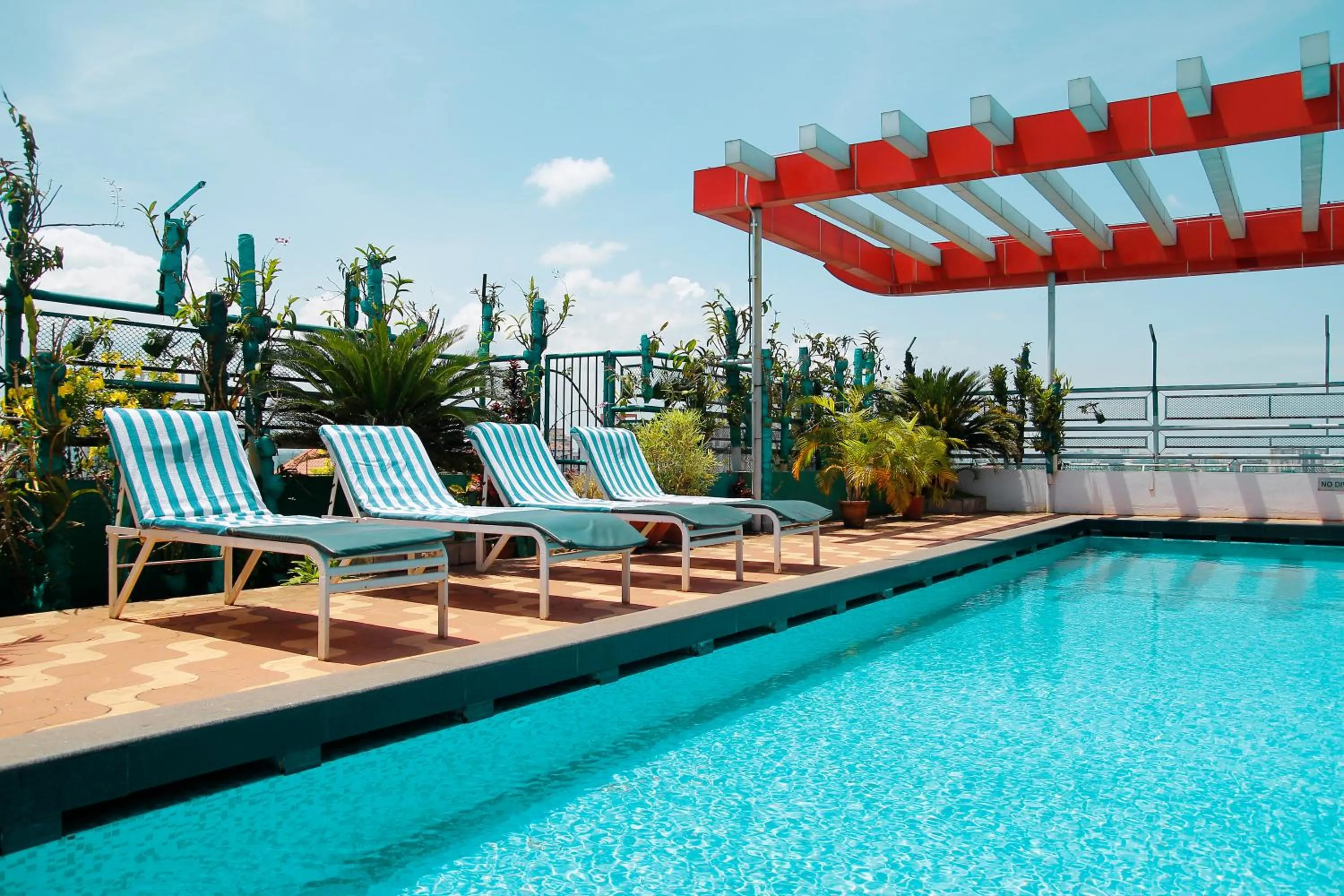 Swimming pool in Presidency Kochi City Centre