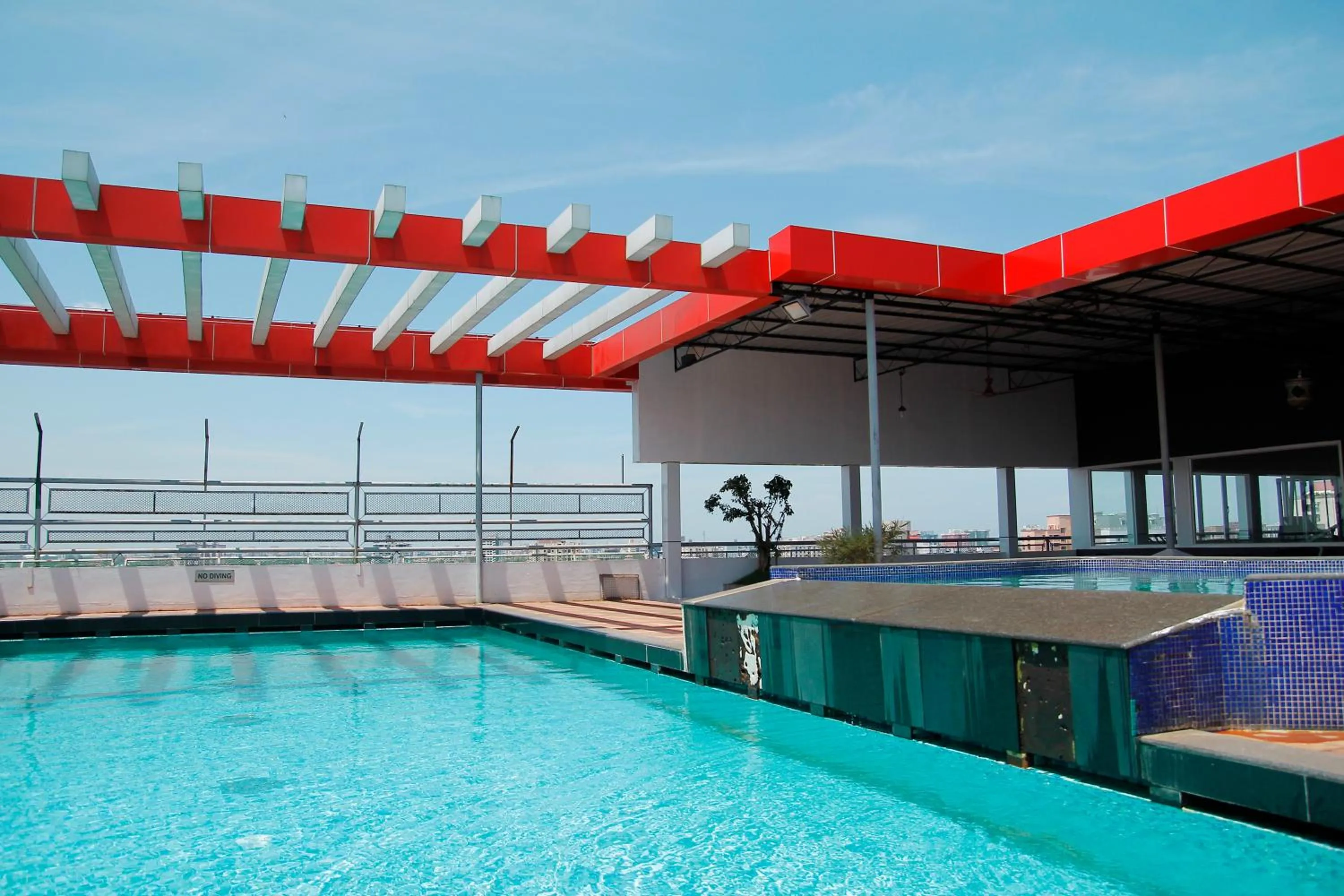 Swimming pool in Presidency Kochi City Centre