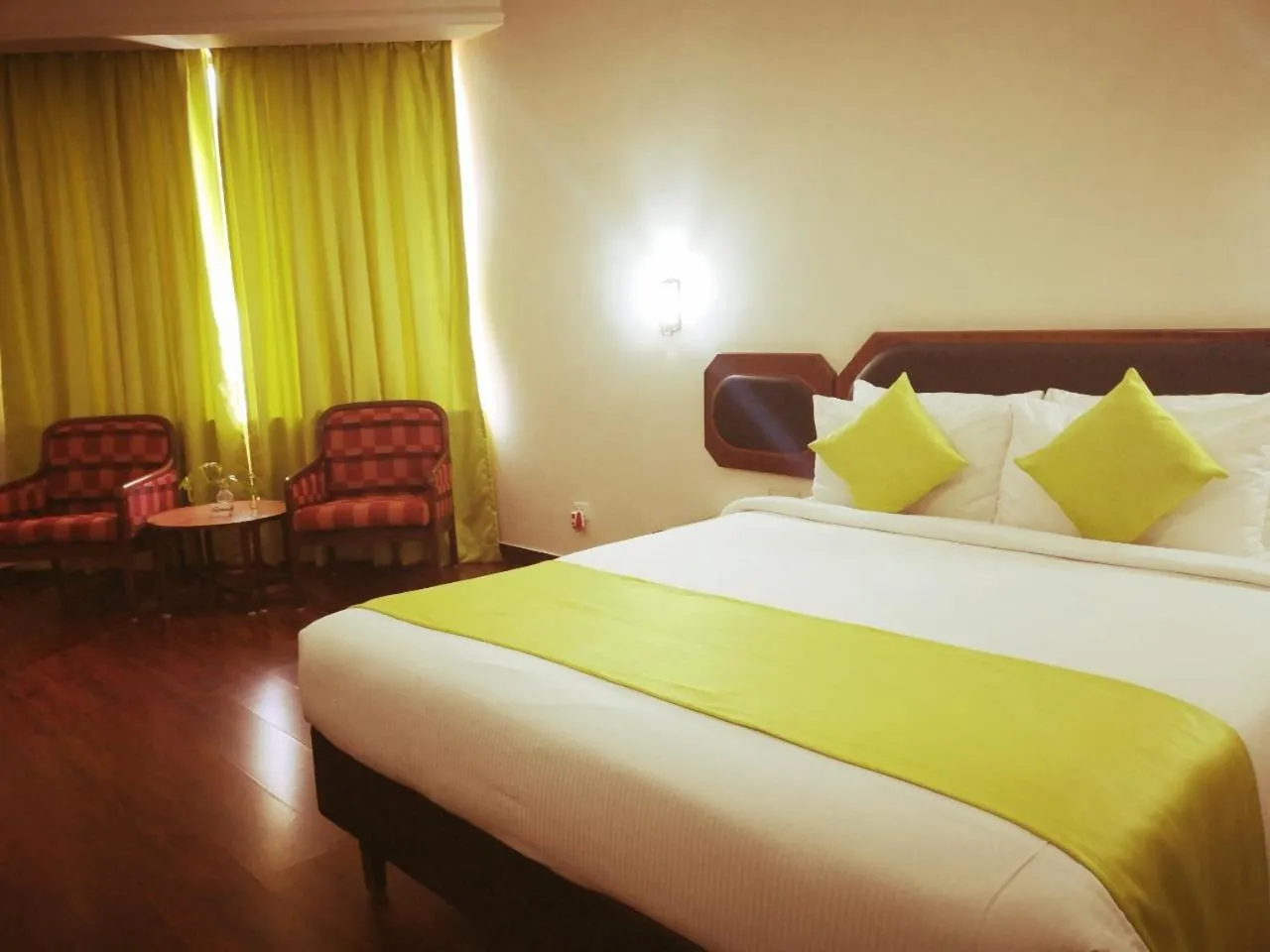 Photo of the whole room, Bed in Presidency Kochi City Centre