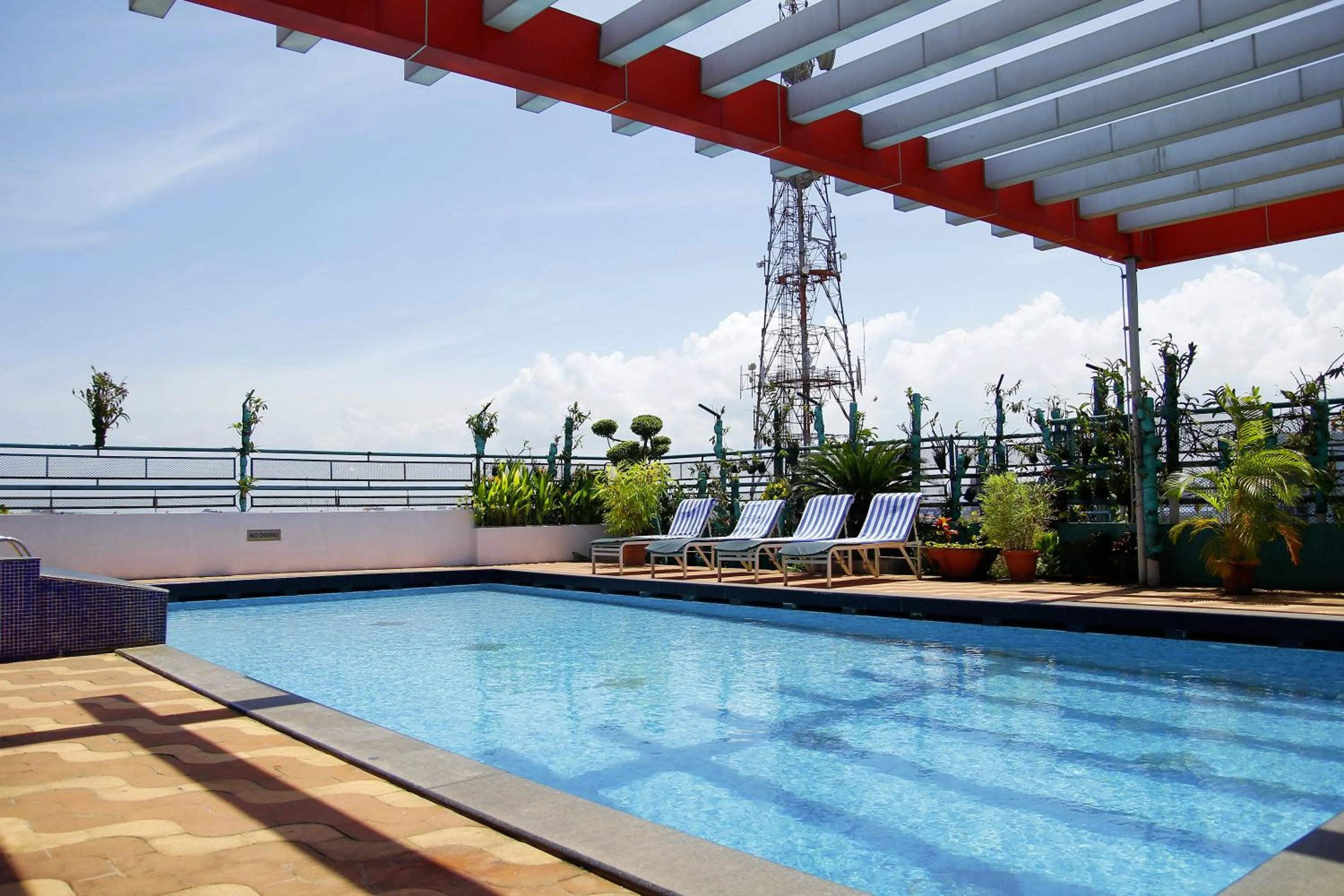 Swimming pool in Presidency Kochi City Centre