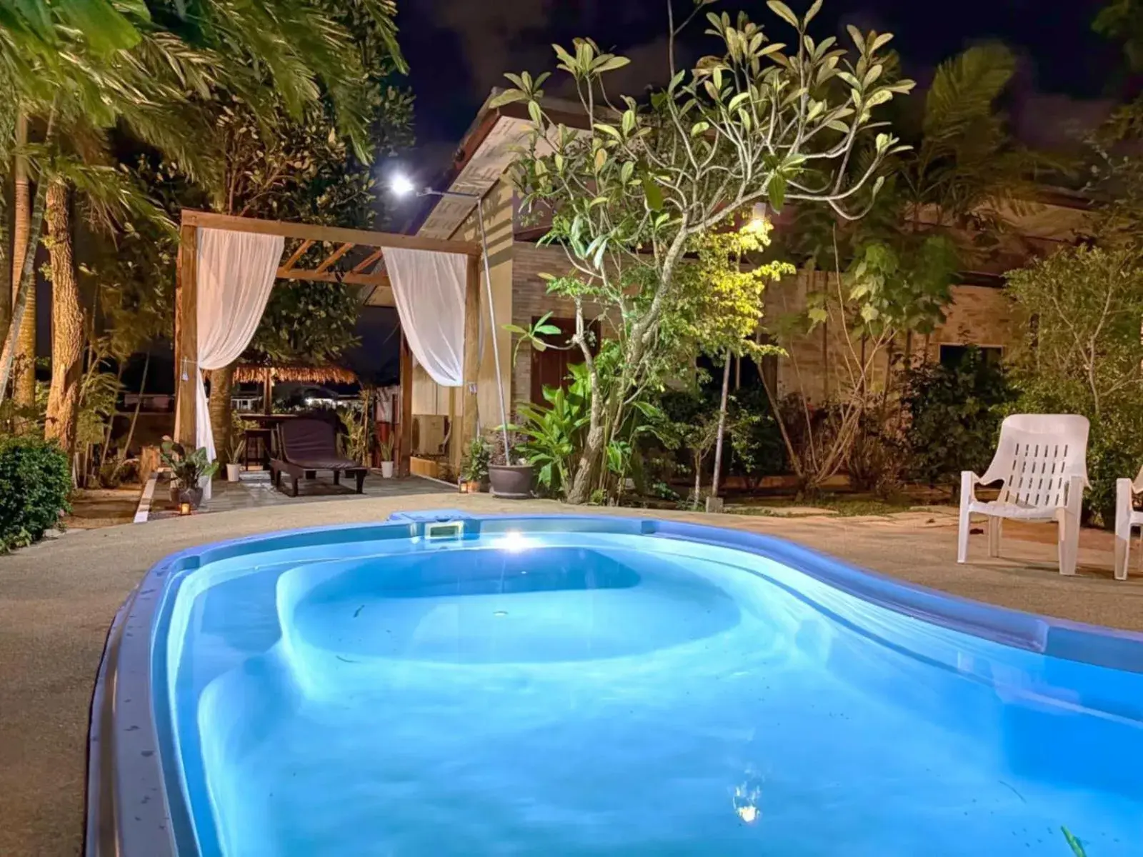 Swimming pool in Canal Resort Swimming pool in Canal Resort