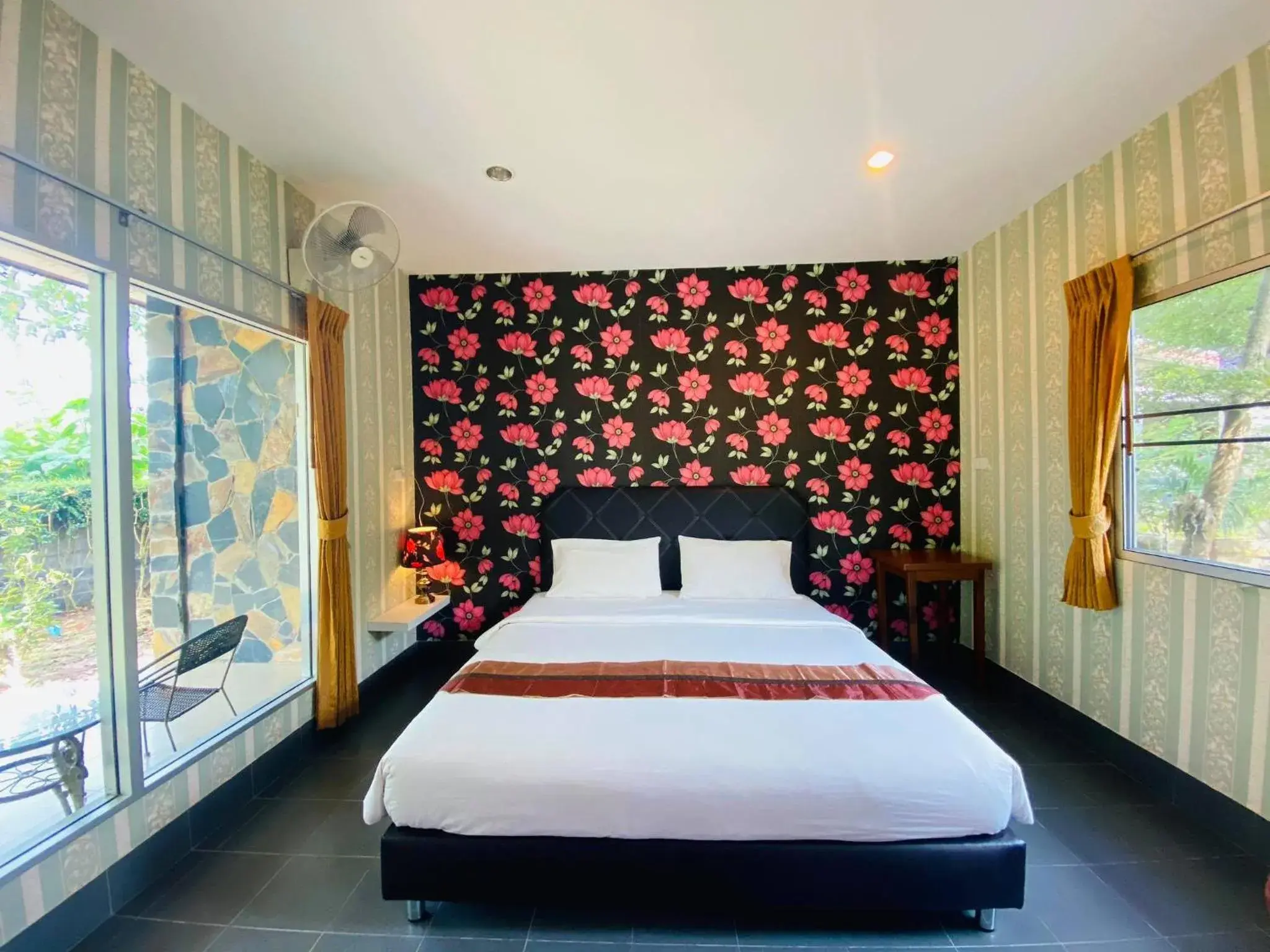Bedroom, Bed in Canal Resort Bedroom, Bed in Canal Resort