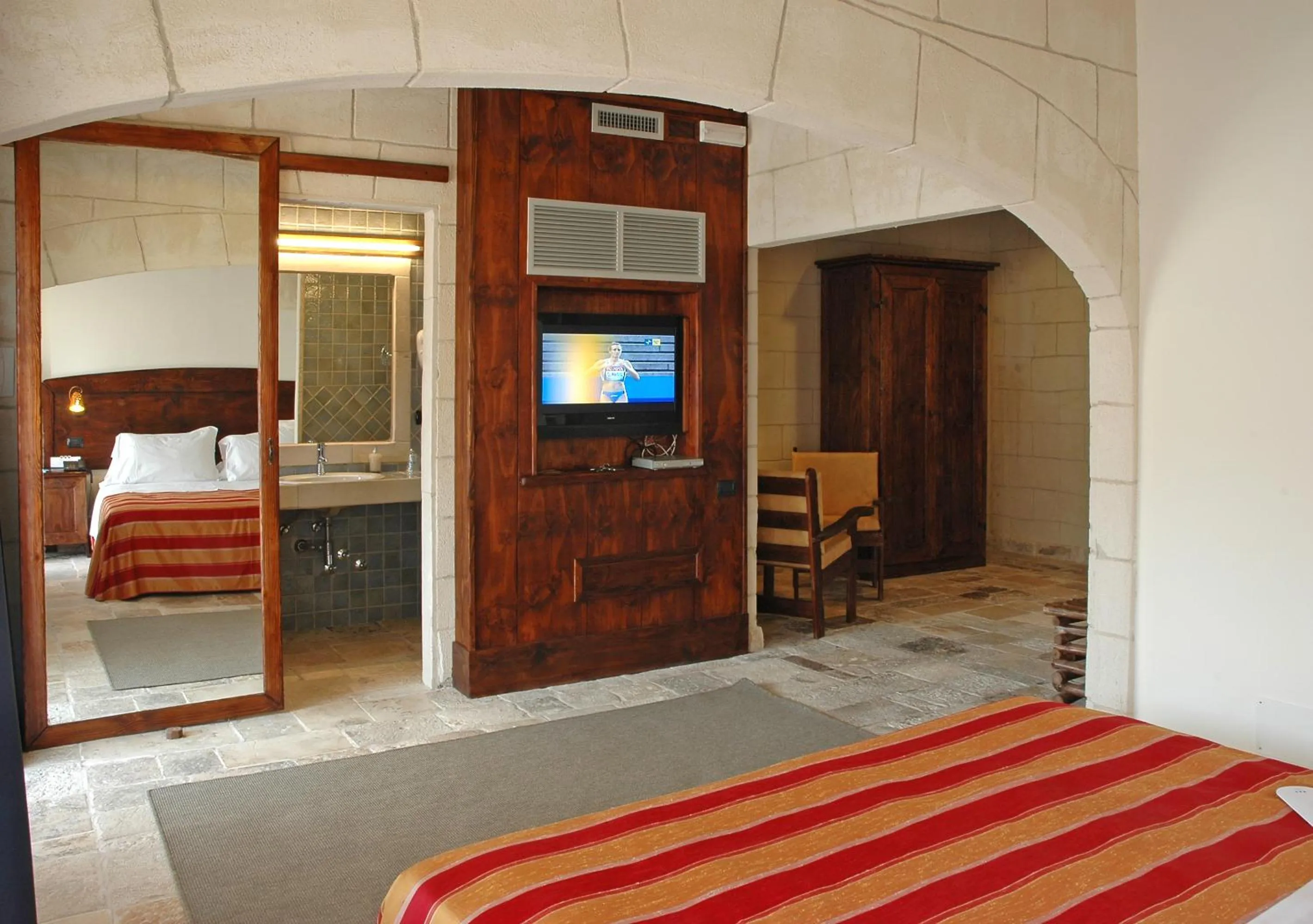 Photo of the whole room, Bed in UNA HOTELS Regina Bari