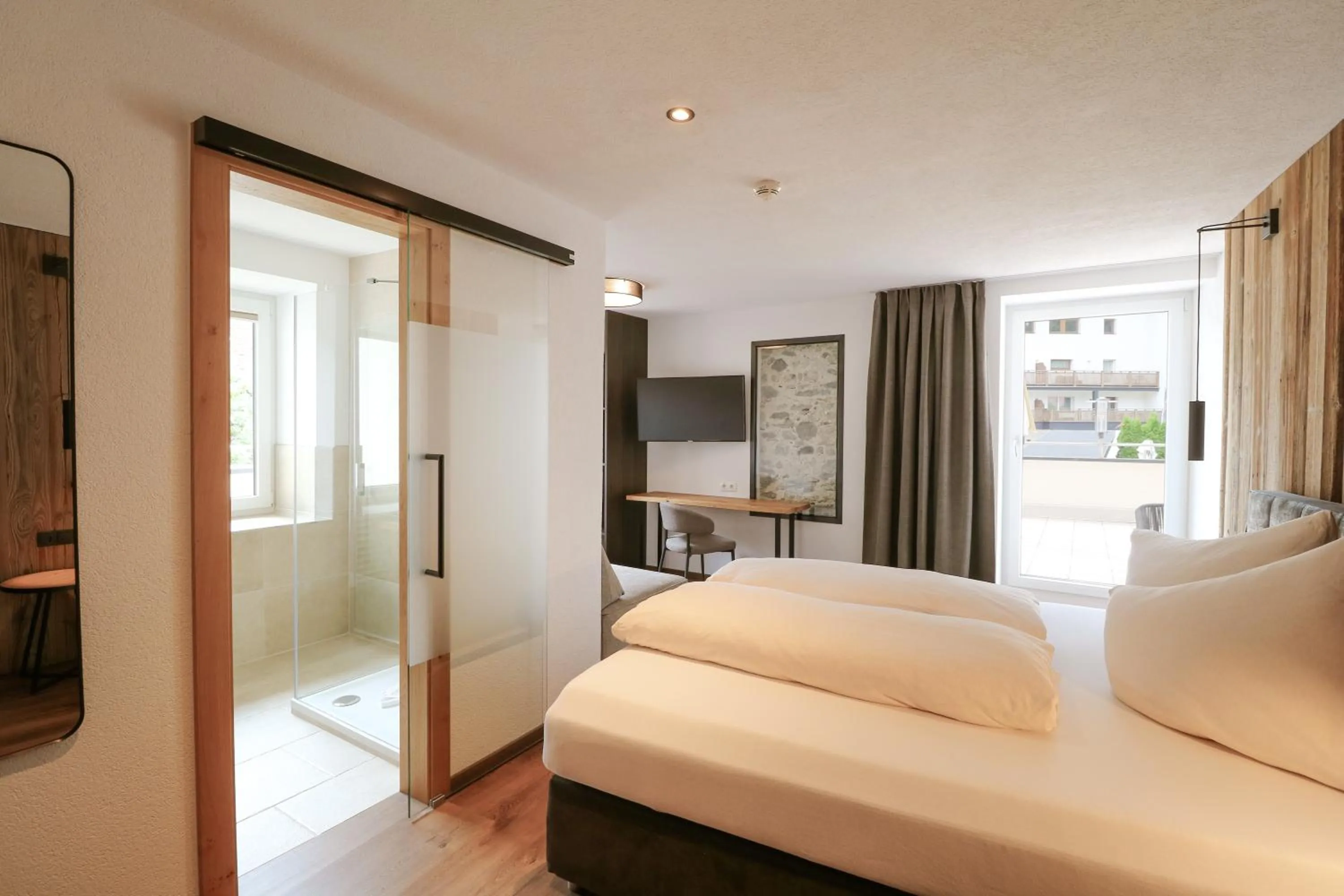 Photo of the whole room, Bed in Hotel Traube