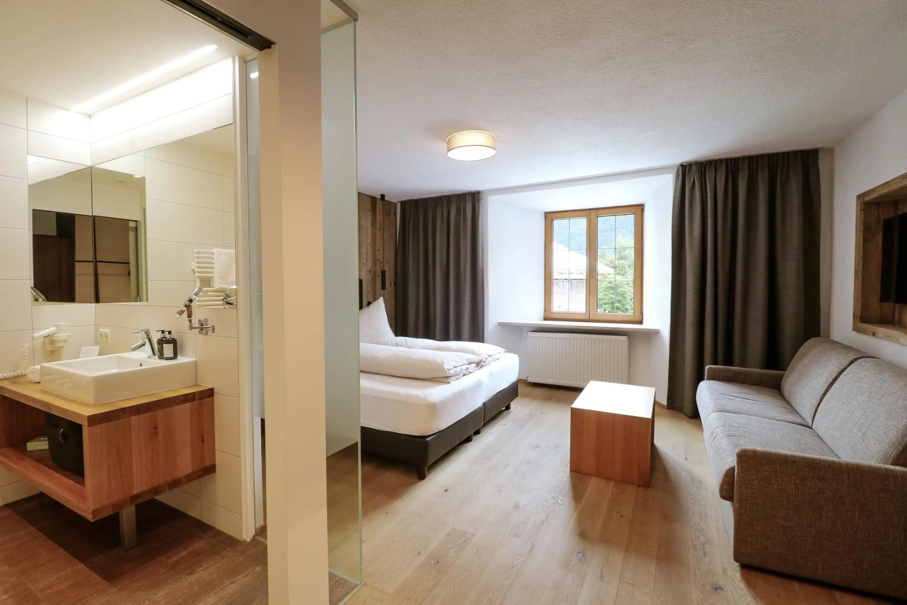 Photo of the whole room, Bed in Hotel Traube