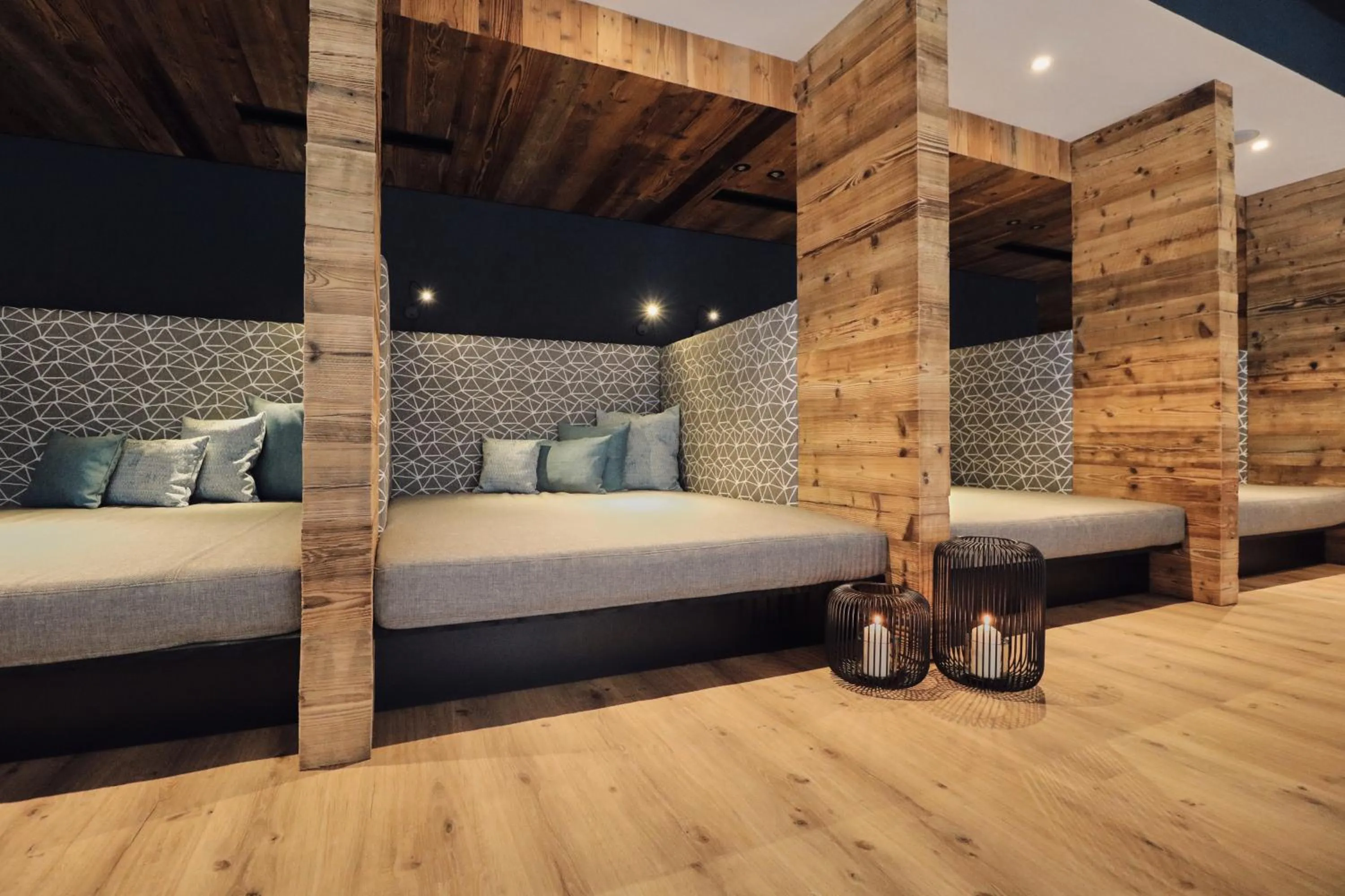 Swimming pool, Bed in Hotel Traube