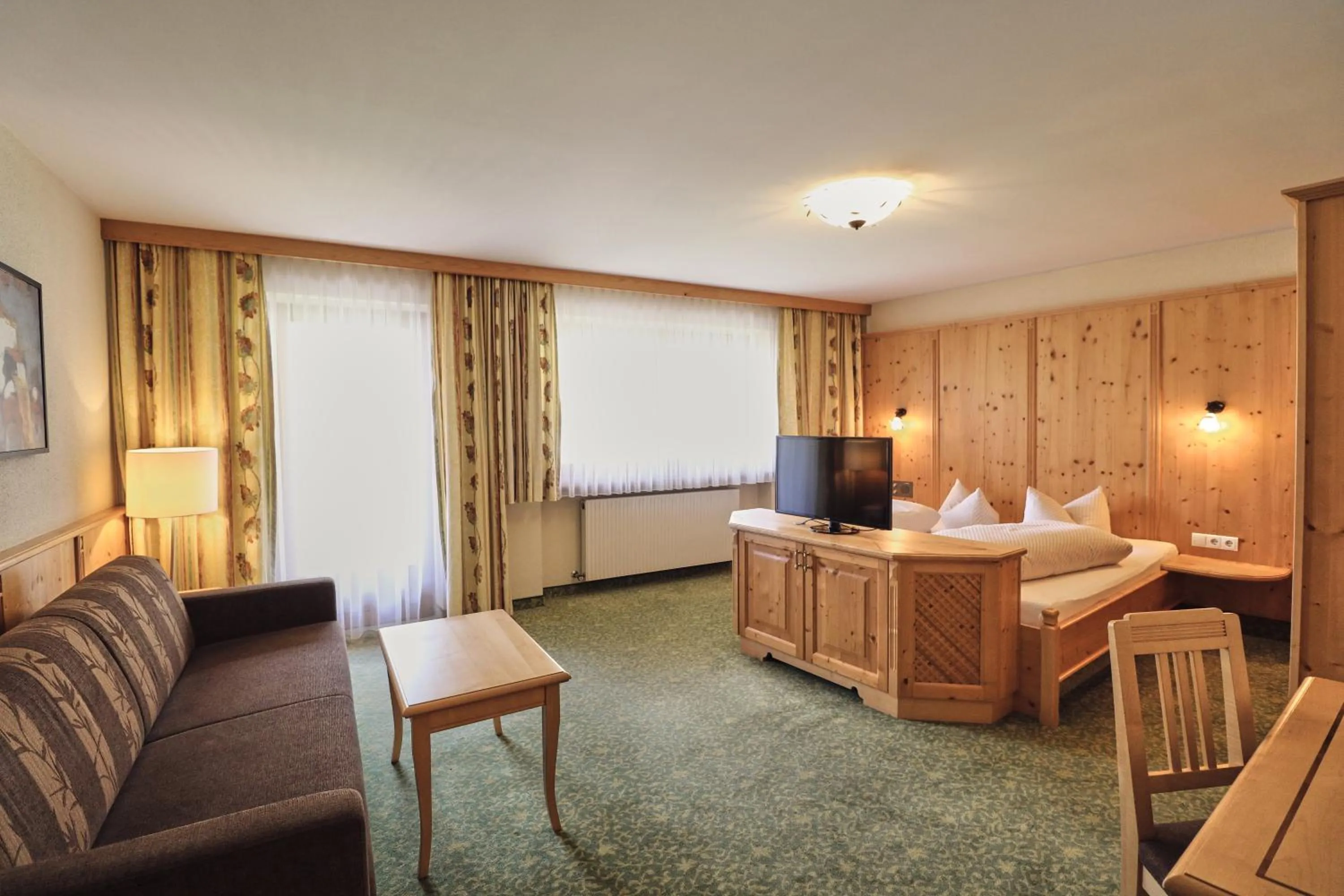 Photo of the whole room, Bed in Hotel Traube