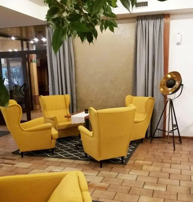 Lounge or bar, Lobby/Reception in InterSport Hotel