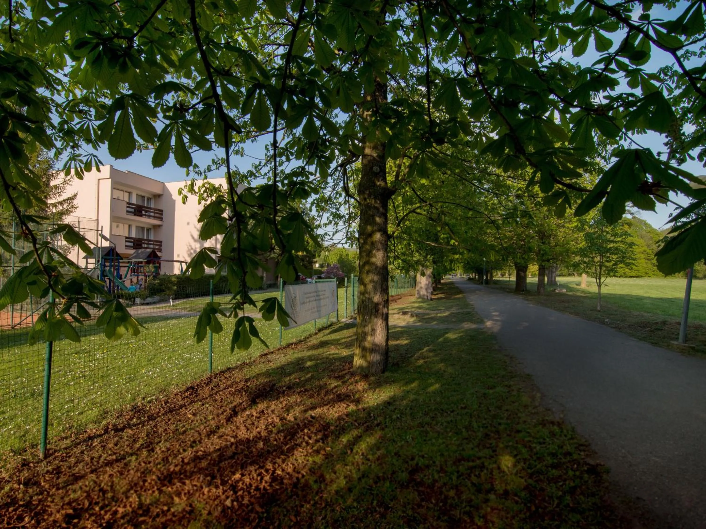 Facade/entrance, Garden in InterSport Hotel