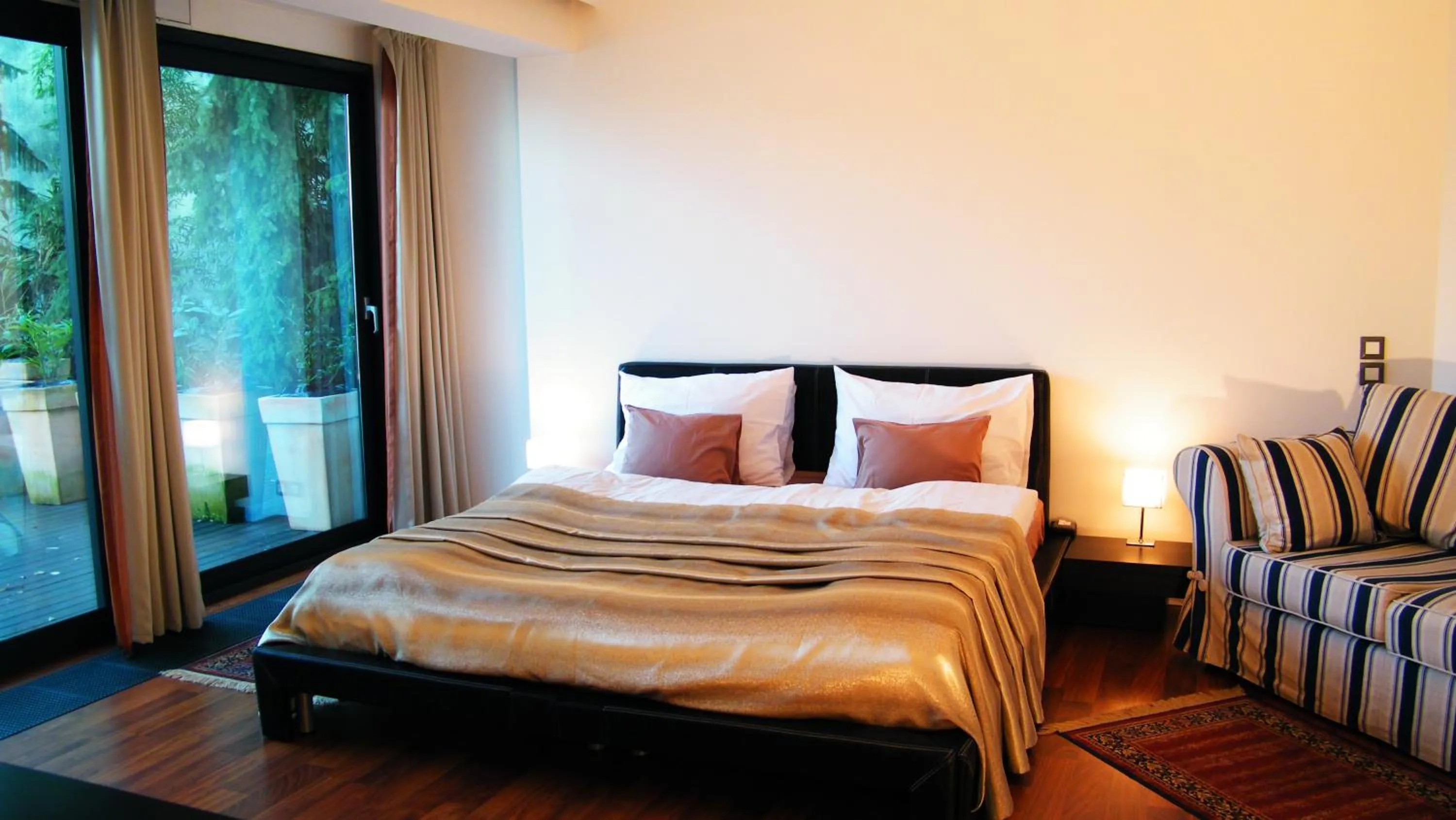 Photo of the whole room in Hotel President