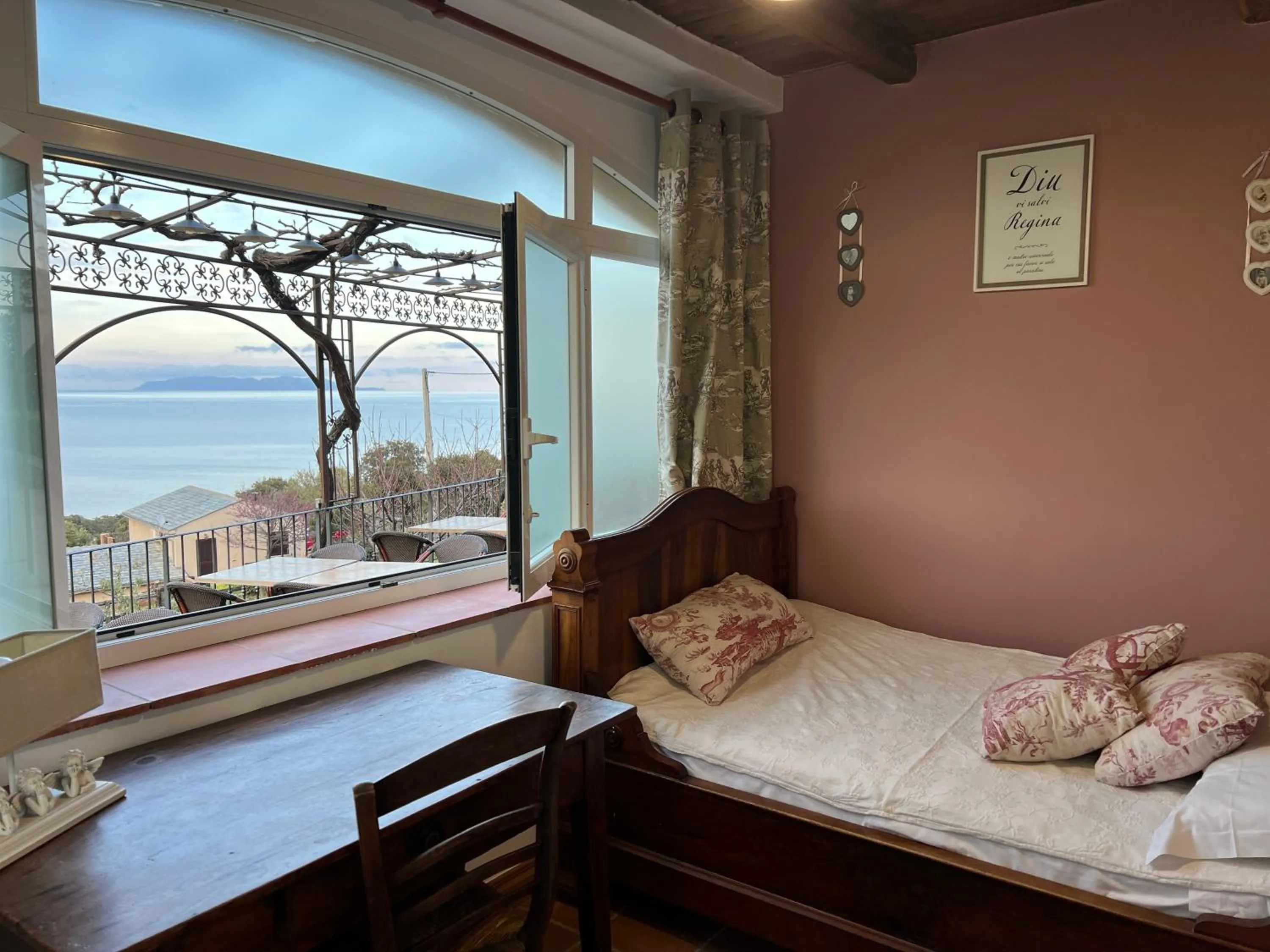 View (from property/room), Bed in Casa di Babbo