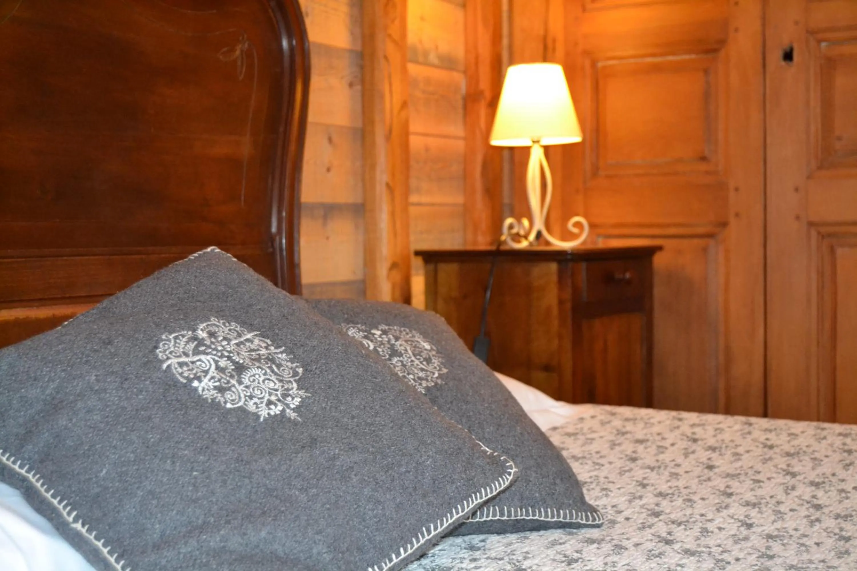 Decorative detail, Bed in Casa di Babbo