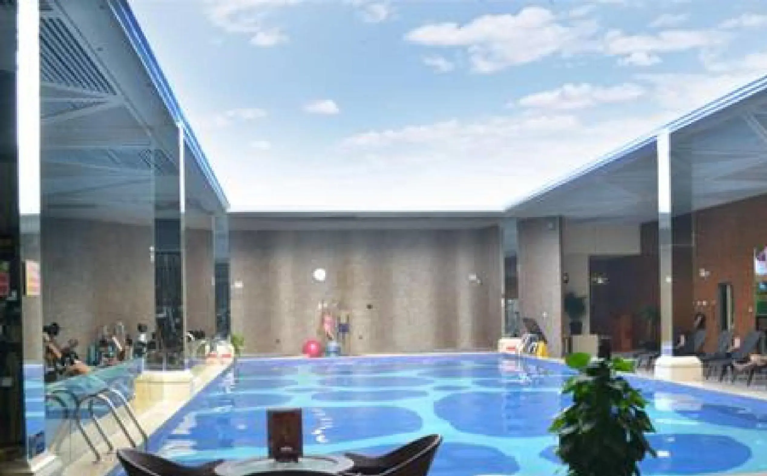 Swimming Pool in Shenzhen Shuidu Holiday Hotel, North Railway Station