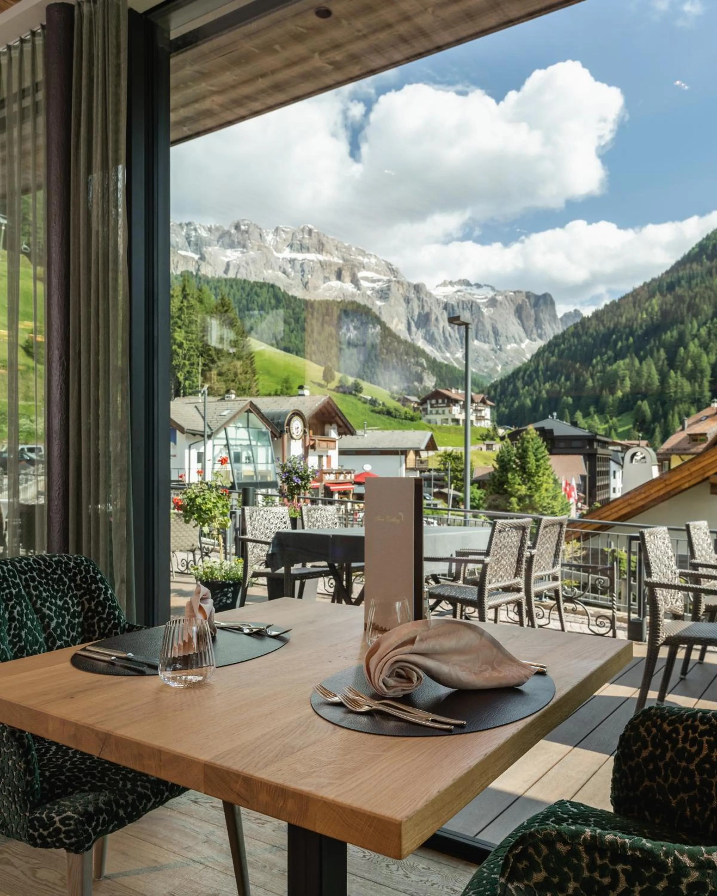 Restaurant/places to eat in Hotel Sun Valley