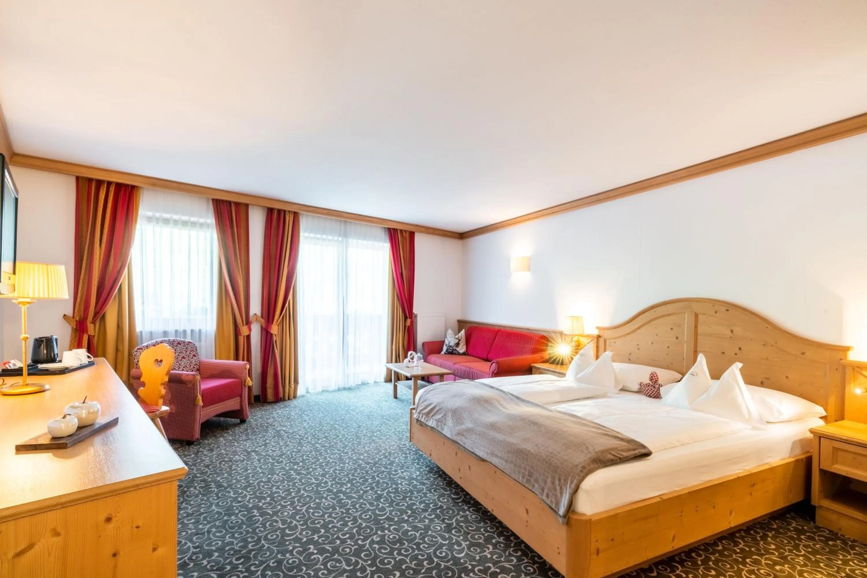 Shower, Bed in Hotel Sun Valley