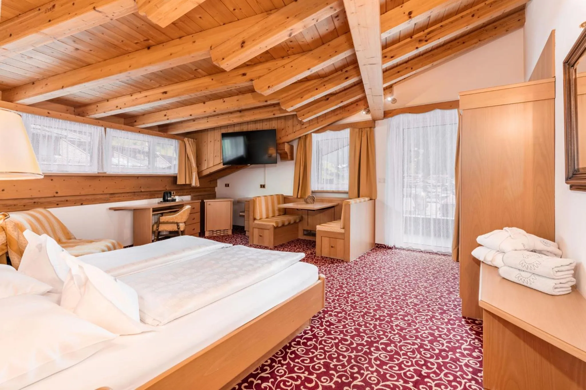 TV and multimedia, Bed in Hotel Sun Valley