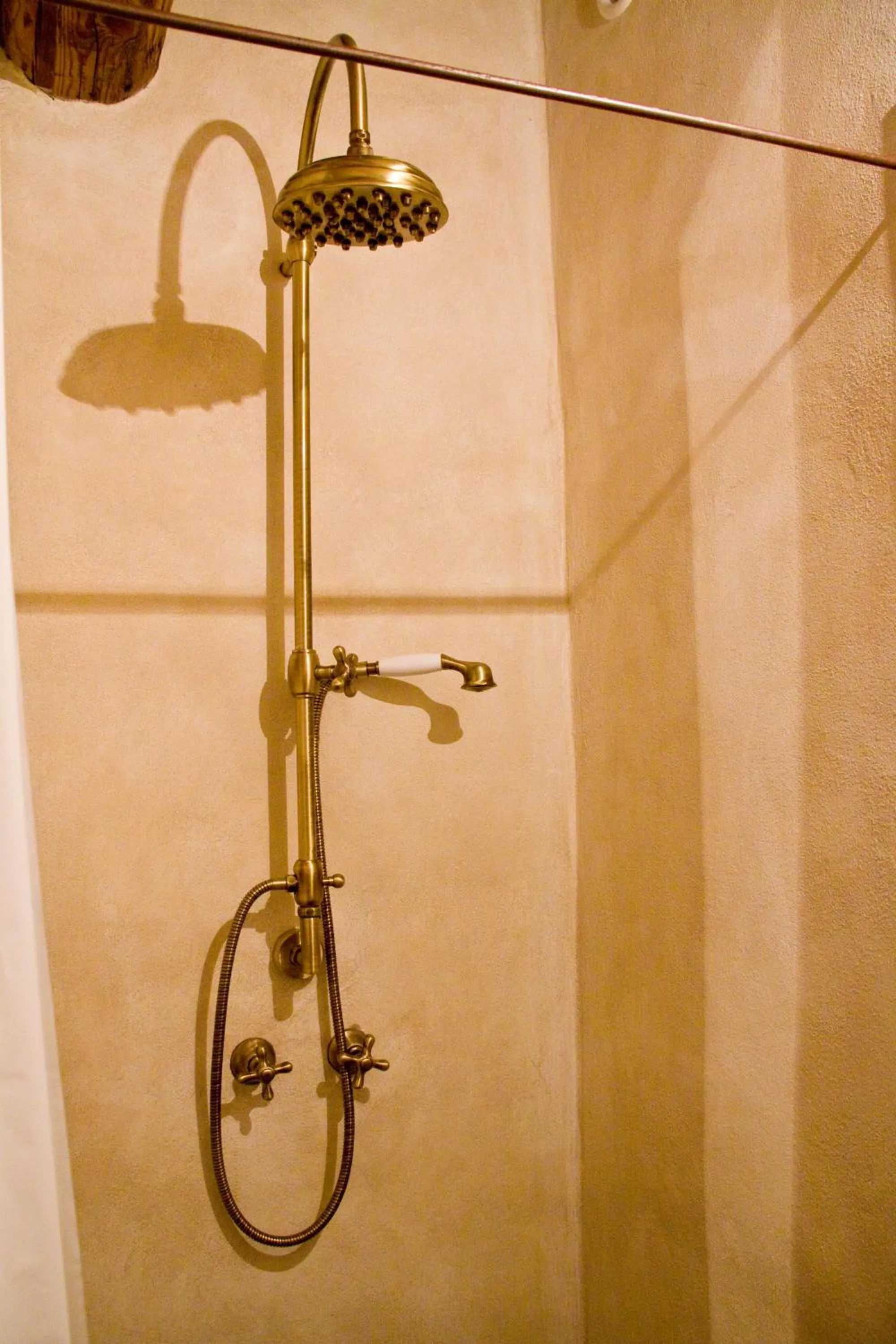 Shower in Contrada Beltramelli