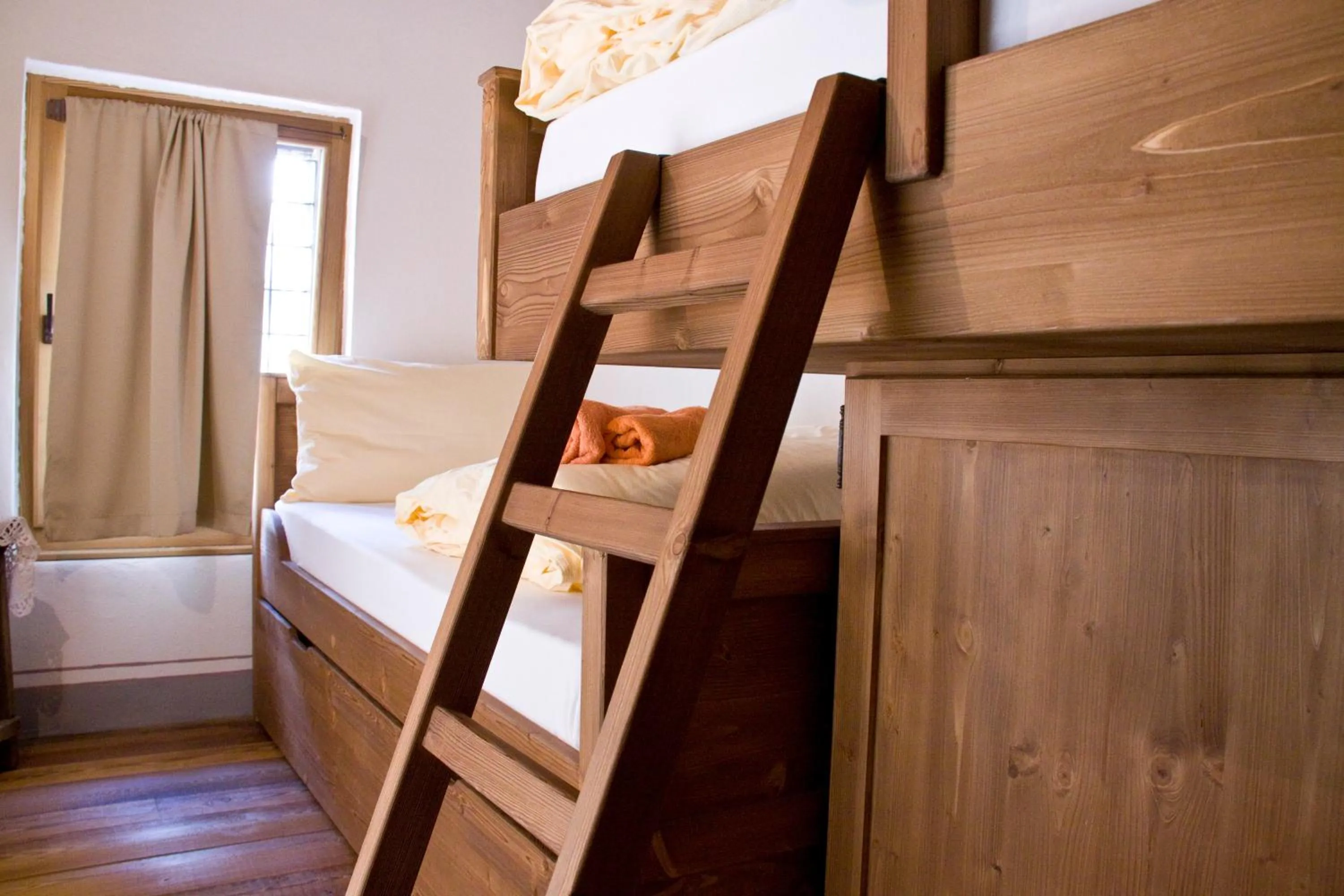 bunk bed, Bed in Contrada Beltramelli