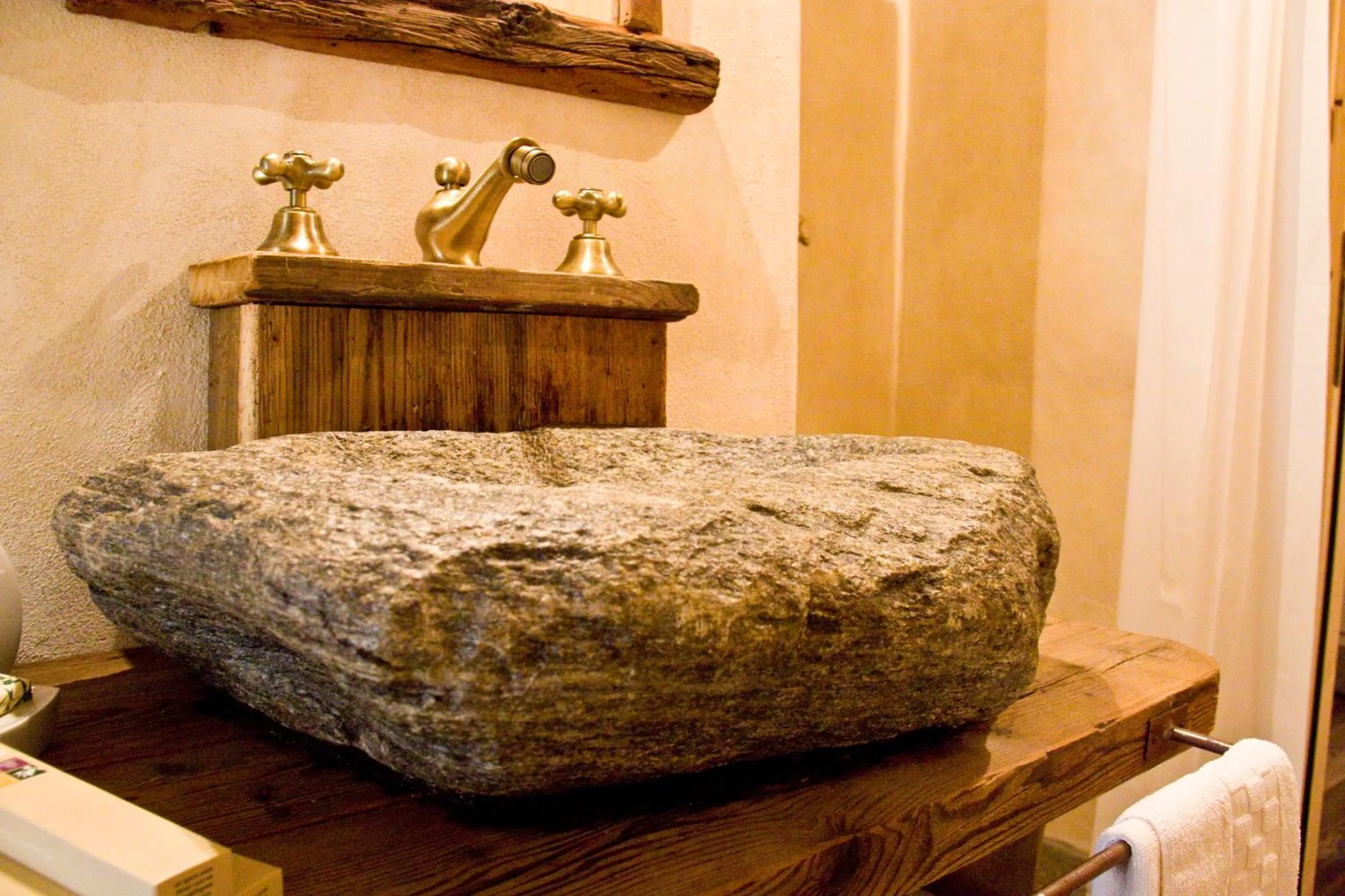Bathroom, Bed in Contrada Beltramelli