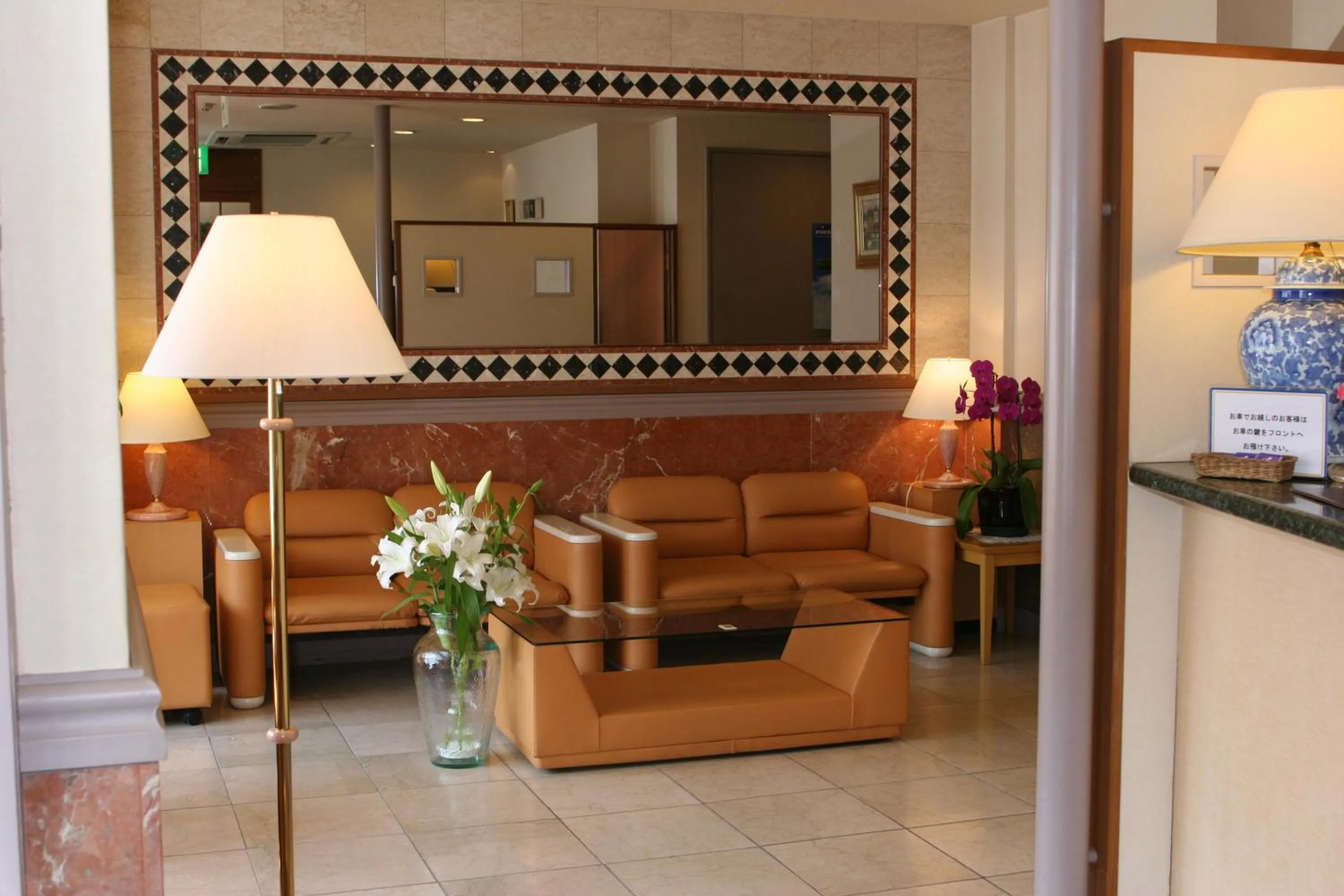 Communal lounge/ TV room in Hotel Meijiya