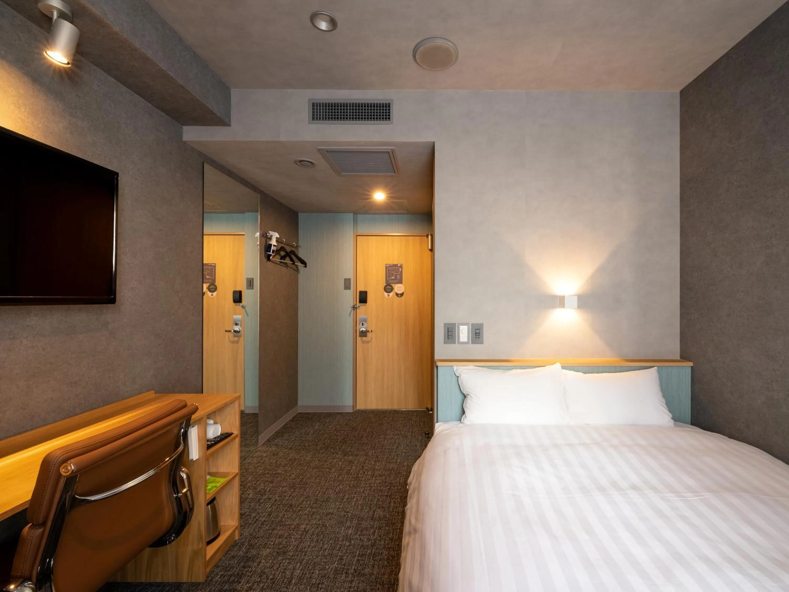 Photo of the whole room, Bed in EN HOTEL Hamamatsu