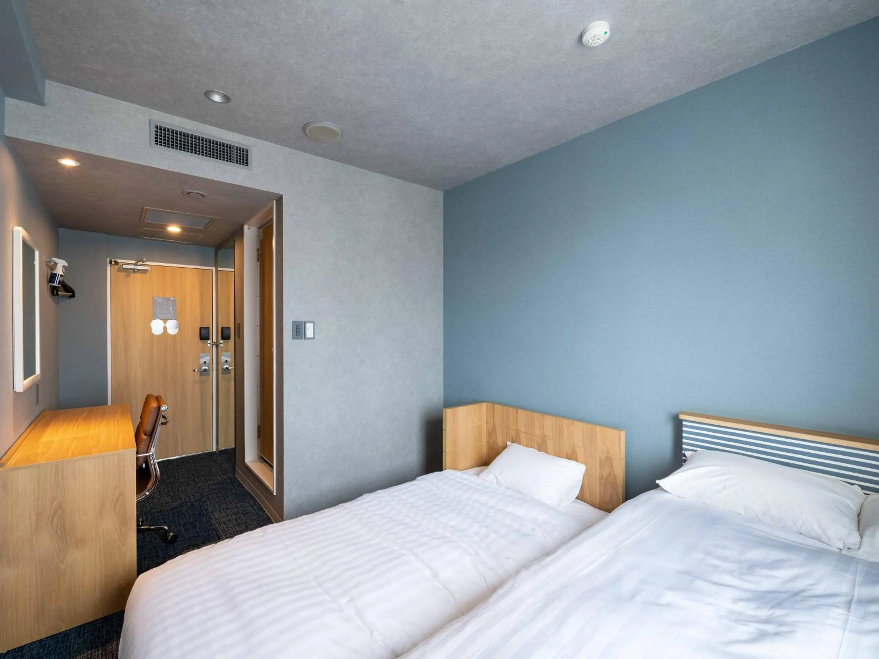 Photo of the whole room, Bed in EN HOTEL Hamamatsu