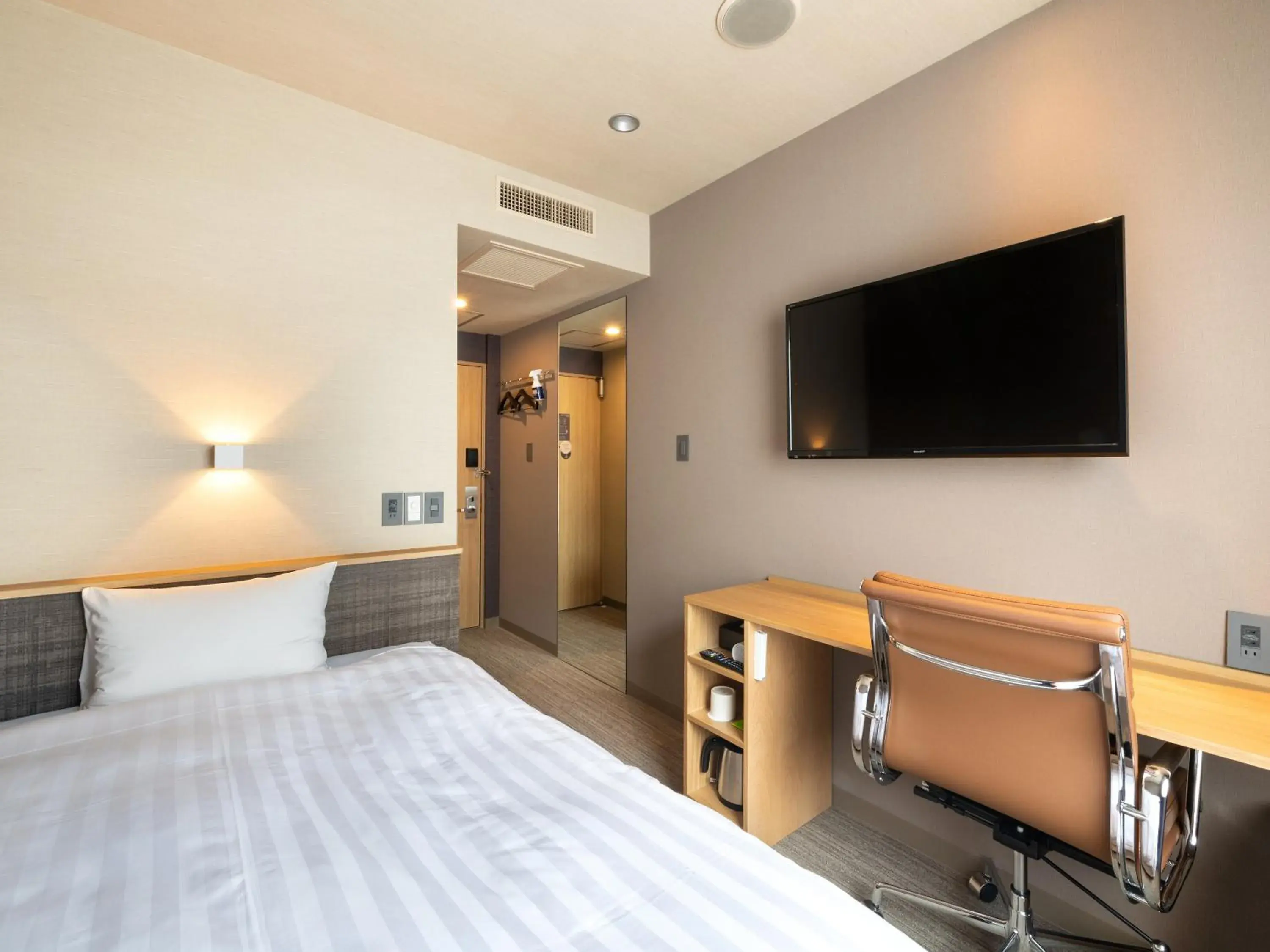 Photo of the whole room, Bed in EN HOTEL Hamamatsu Photo of the whole room, Bed in EN HOTEL Hamamatsu