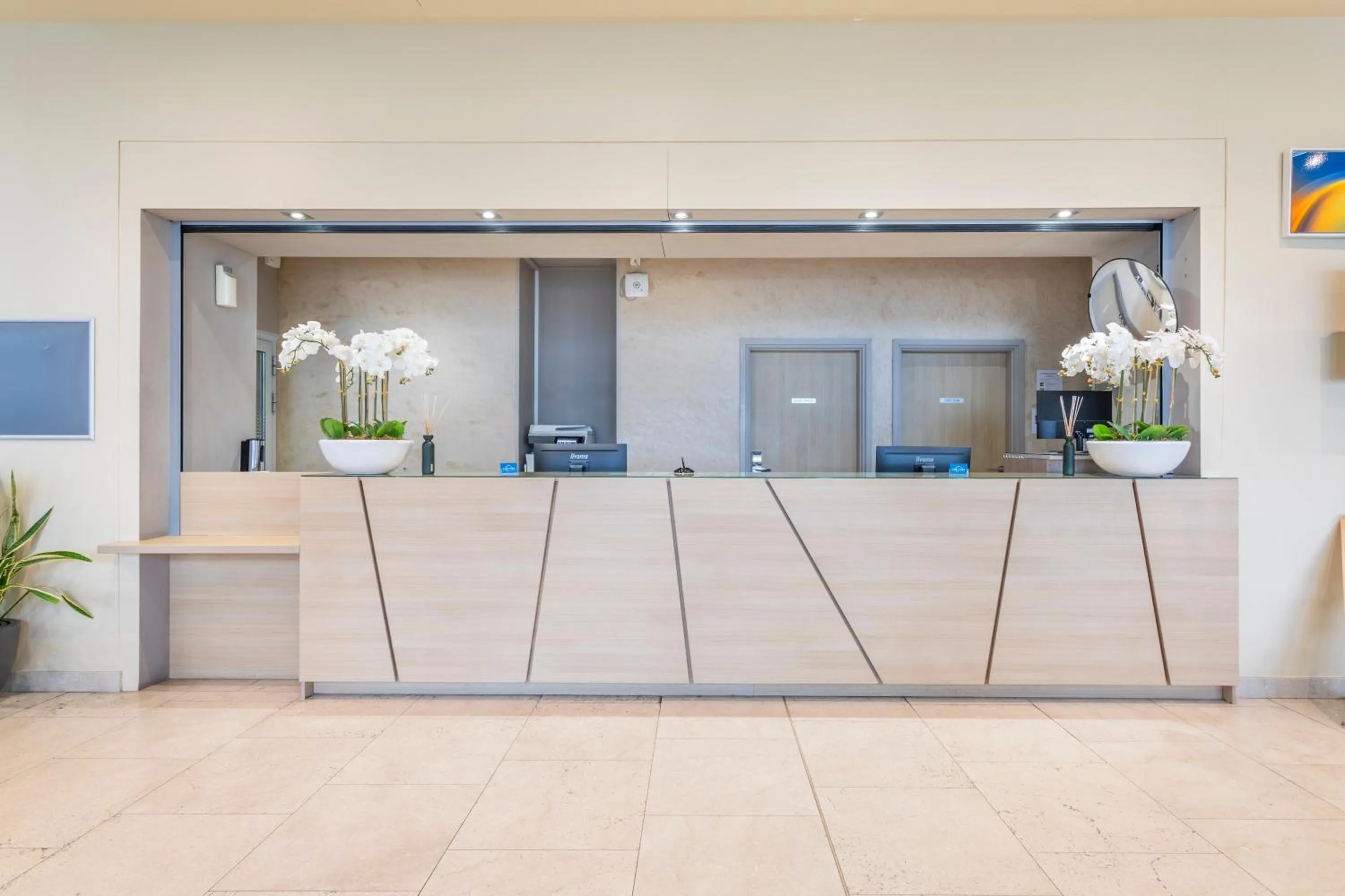 Lobby or reception in Zenitude Hôtel Résidences Marseille Saint-Charles