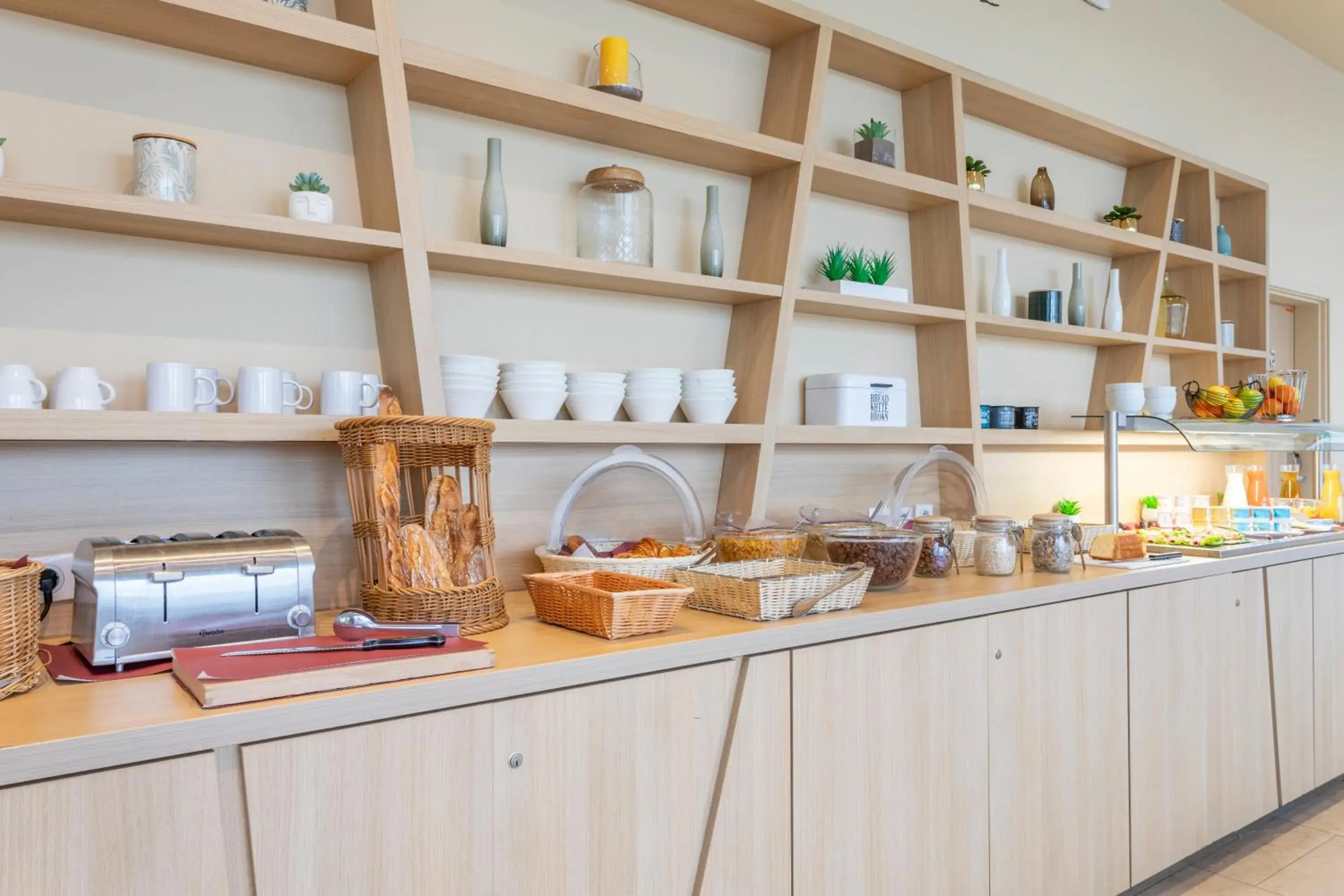 Breakfast in Zenitude Hôtel Résidences Marseille Saint-Charles Breakfast in Zenitude Hôtel Résidences Marseille Saint-Charles