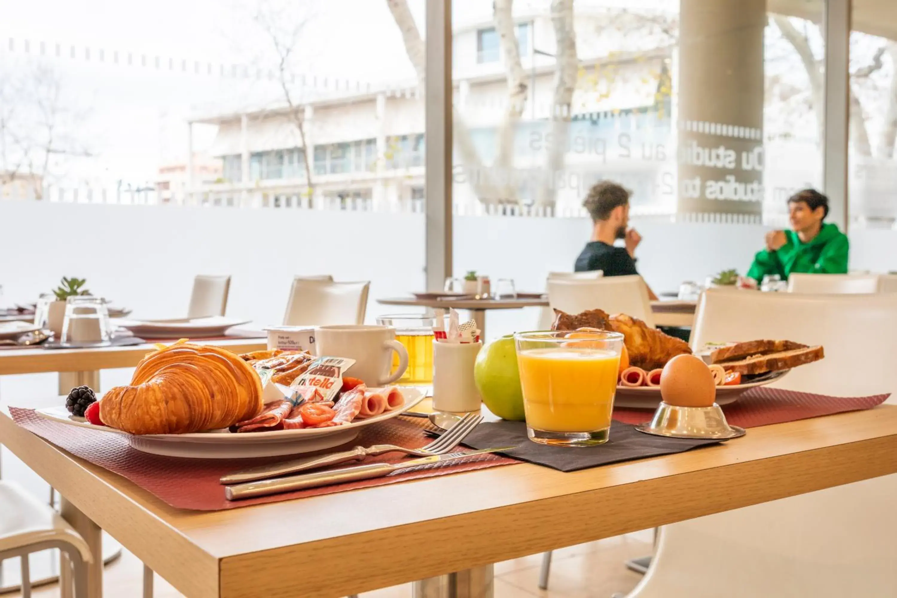 Breakfast in Zenitude Hôtel Résidences Marseille Saint-Charles Breakfast in Zenitude Hôtel Résidences Marseille Saint-Charles