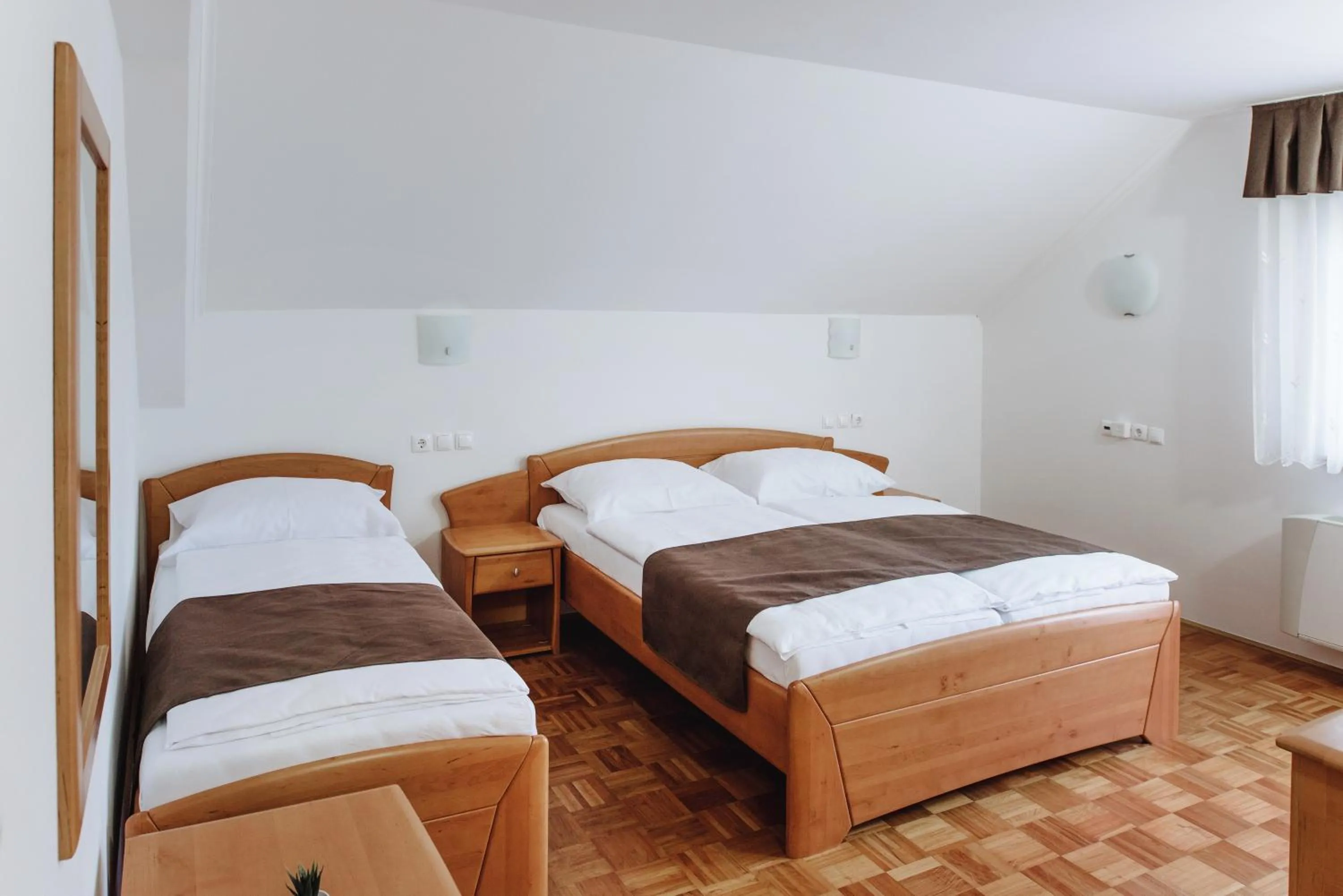 Bedroom, Bed in Rooms Reaktiv