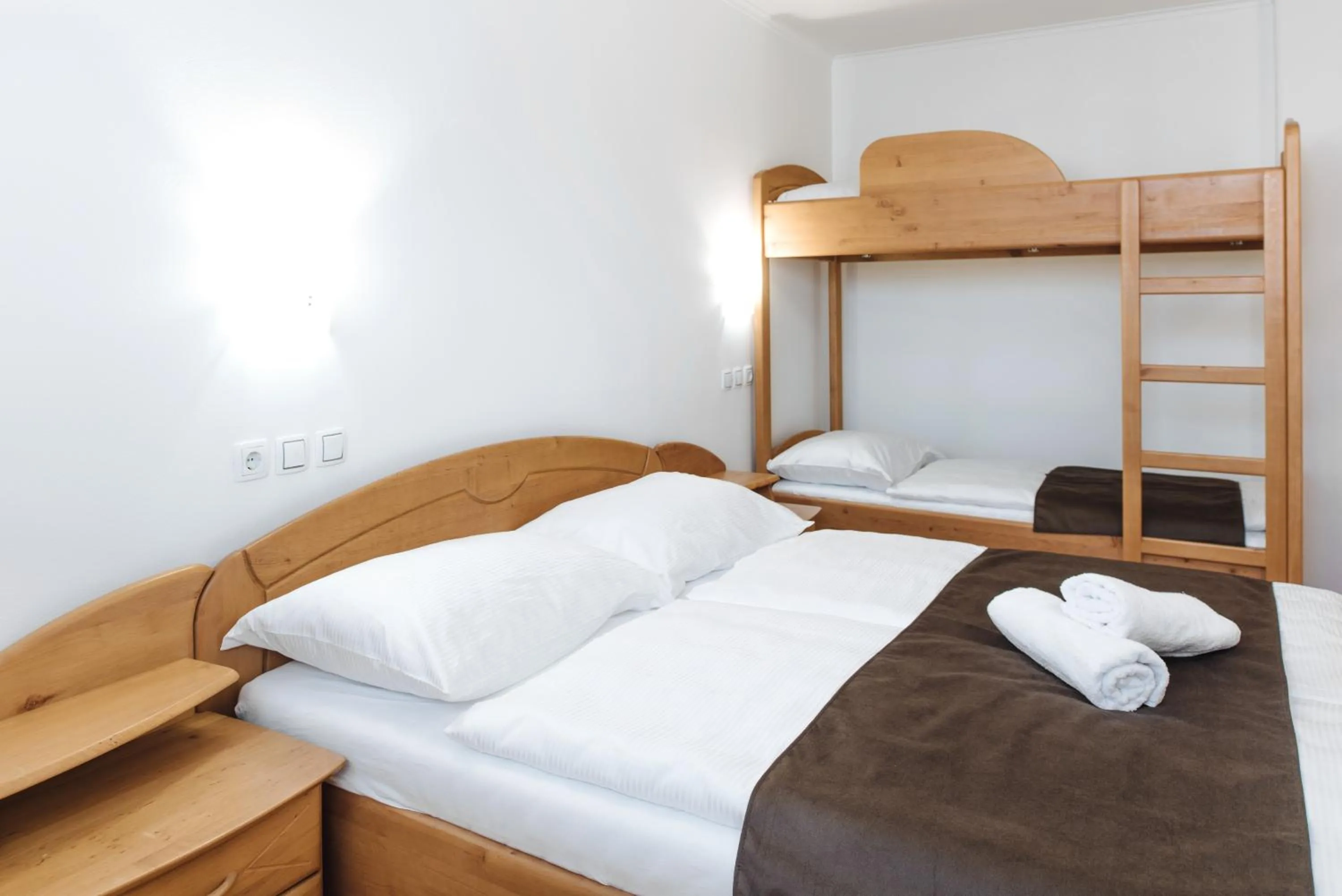 Bedroom, Bed in Rooms Reaktiv
