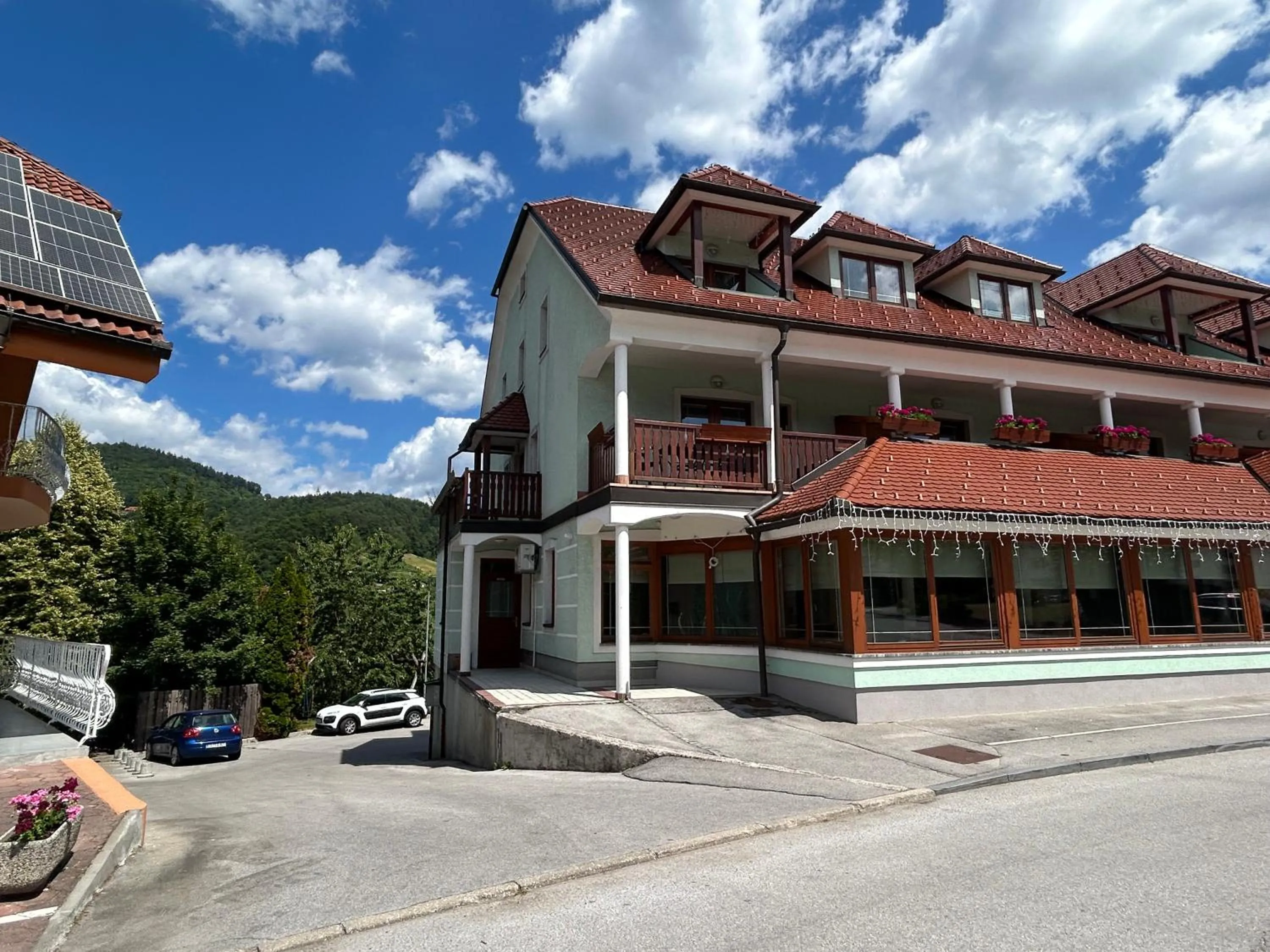 Property building in Rooms Reaktiv