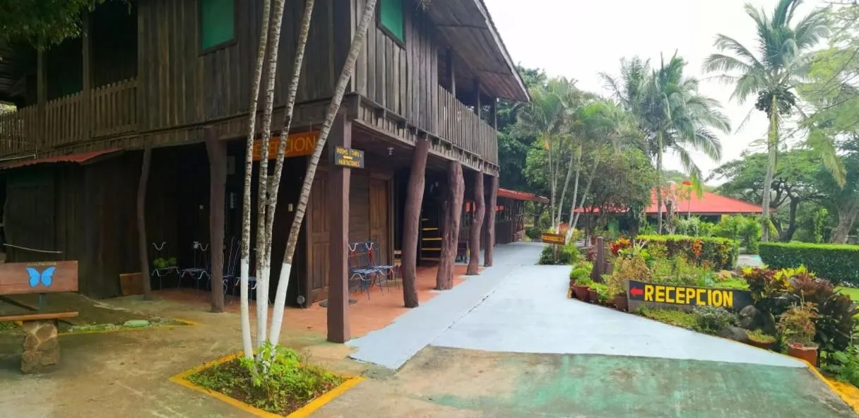 Facade/entrance in Hotel Rincón de la Vieja Lodge