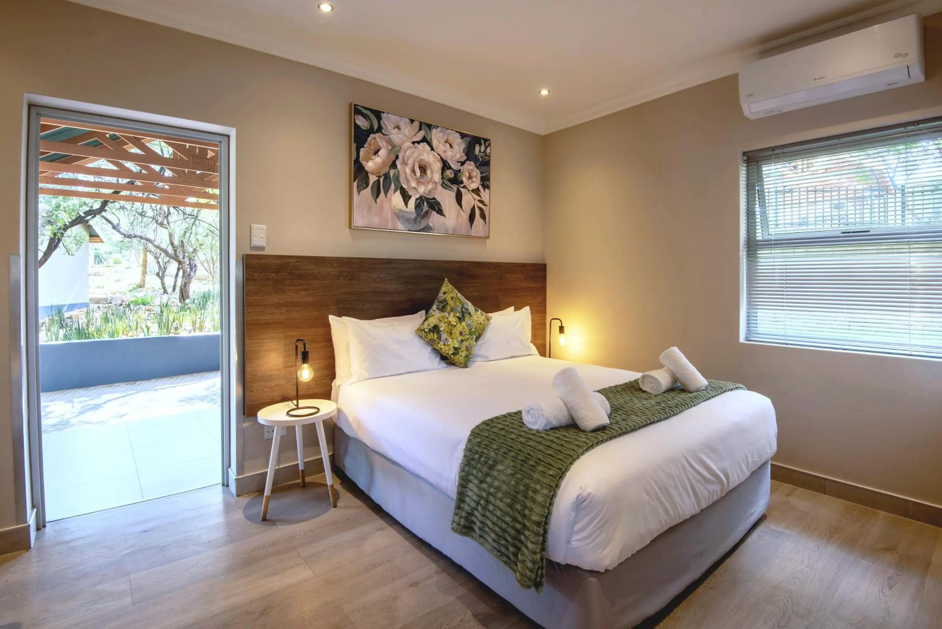 Bed in Arebbusch Travel Lodge