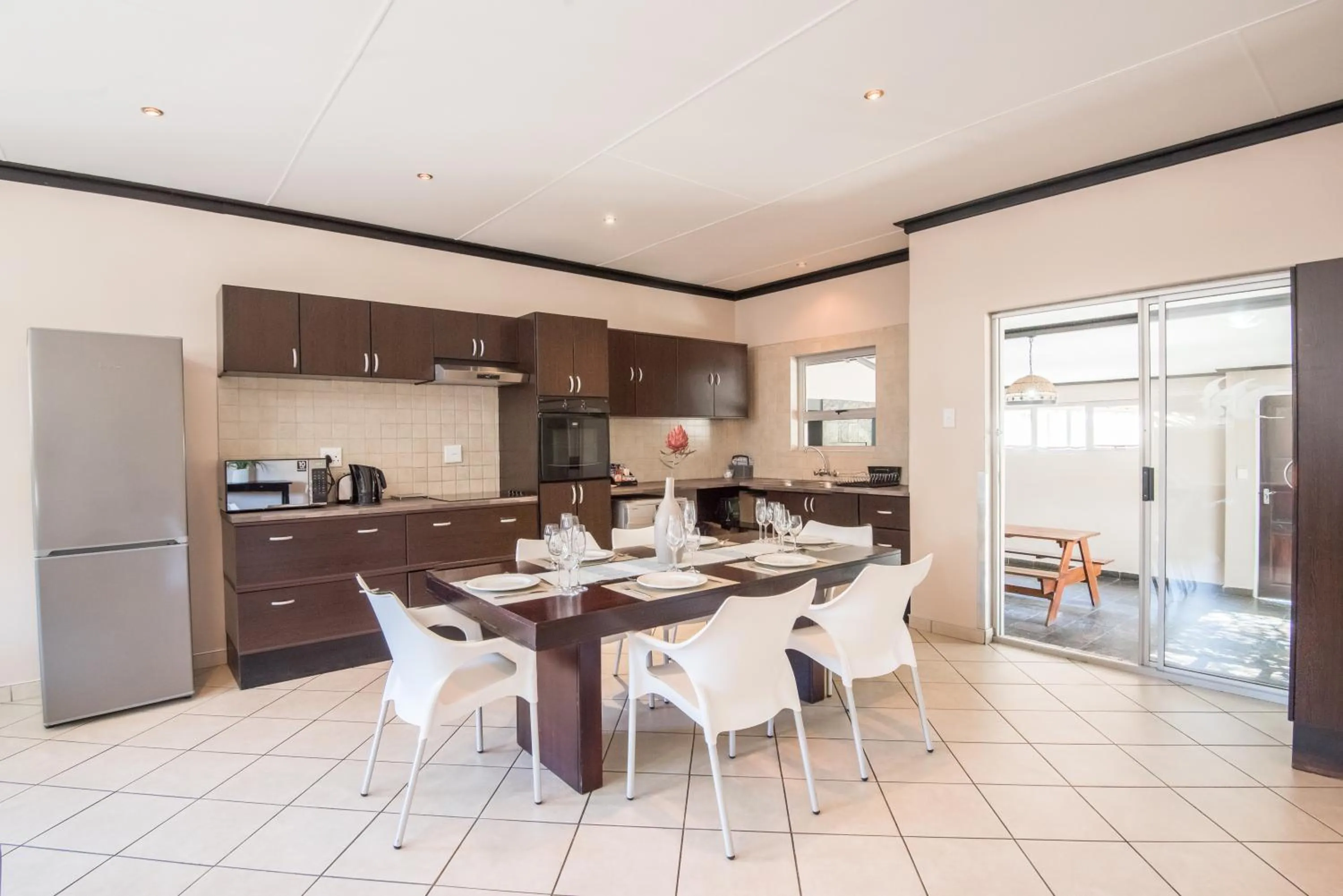 Kitchen or kitchenette in Arebbusch Travel Lodge