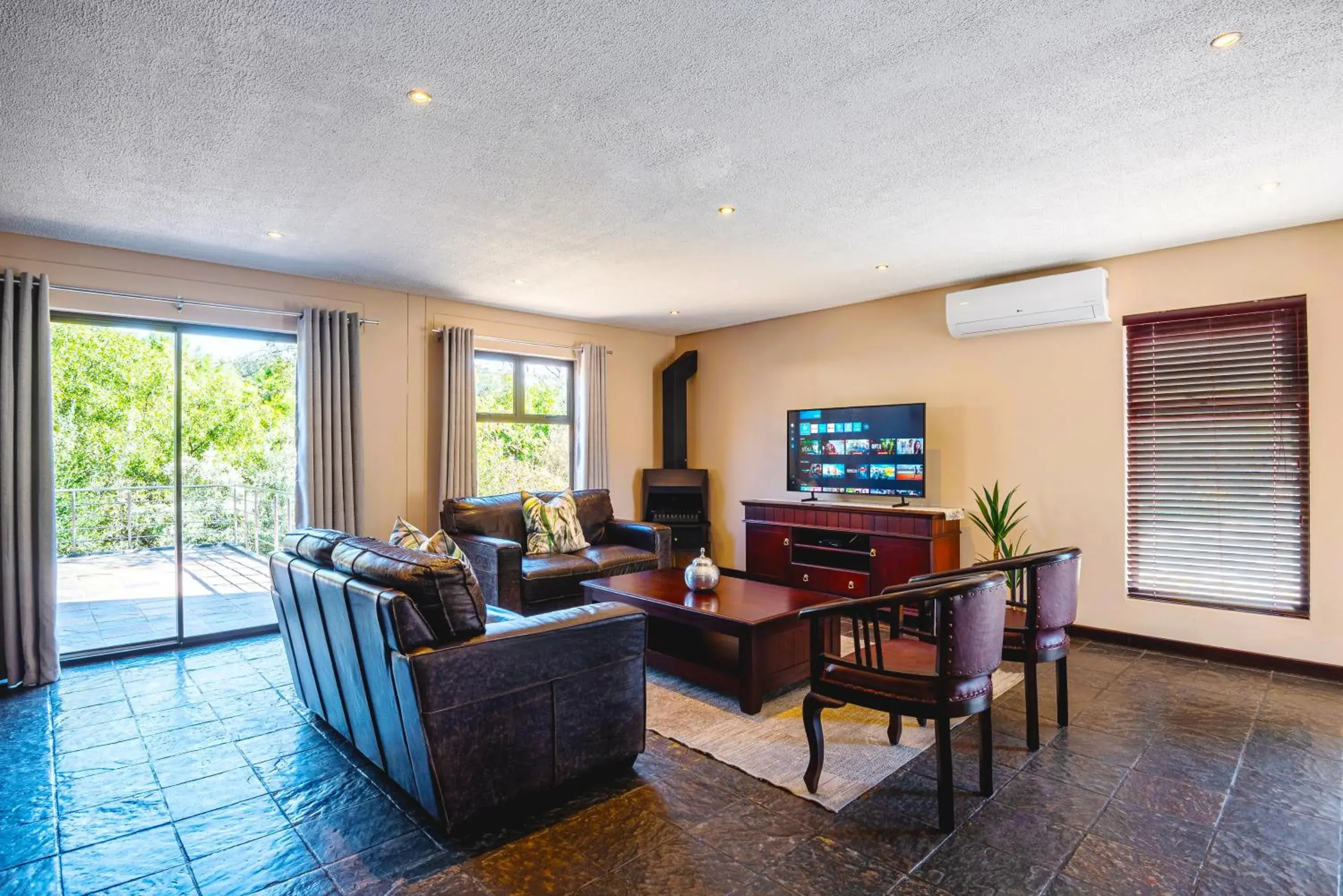 TV and multimedia in Arebbusch Travel Lodge TV and multimedia in Arebbusch Travel Lodge