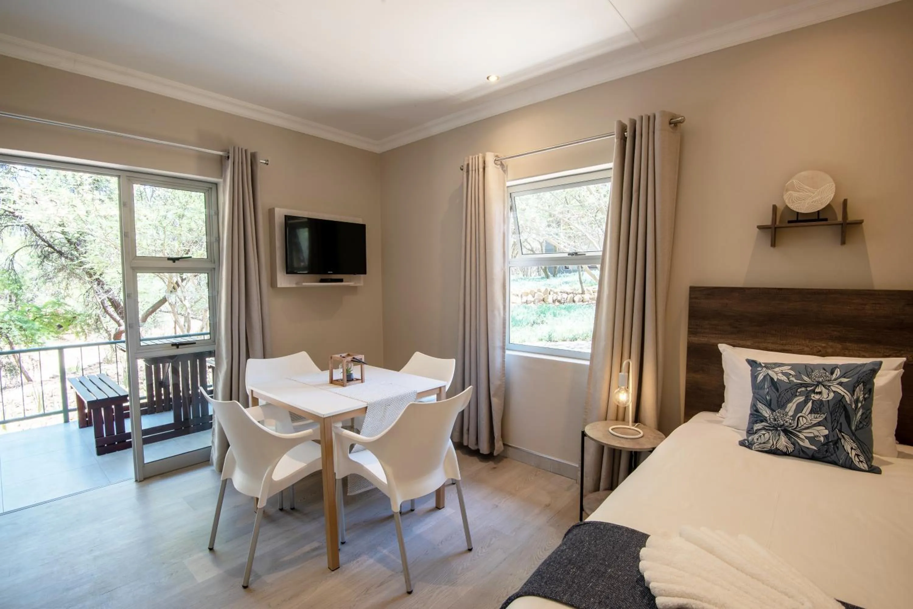 Bed in Arebbusch Travel Lodge