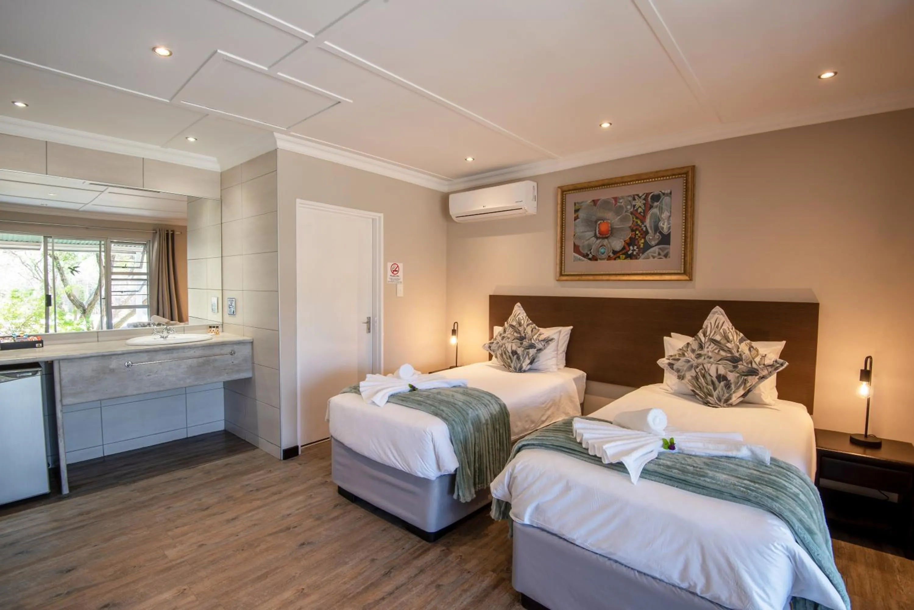 Bedroom, Bed in Arebbusch Travel Lodge