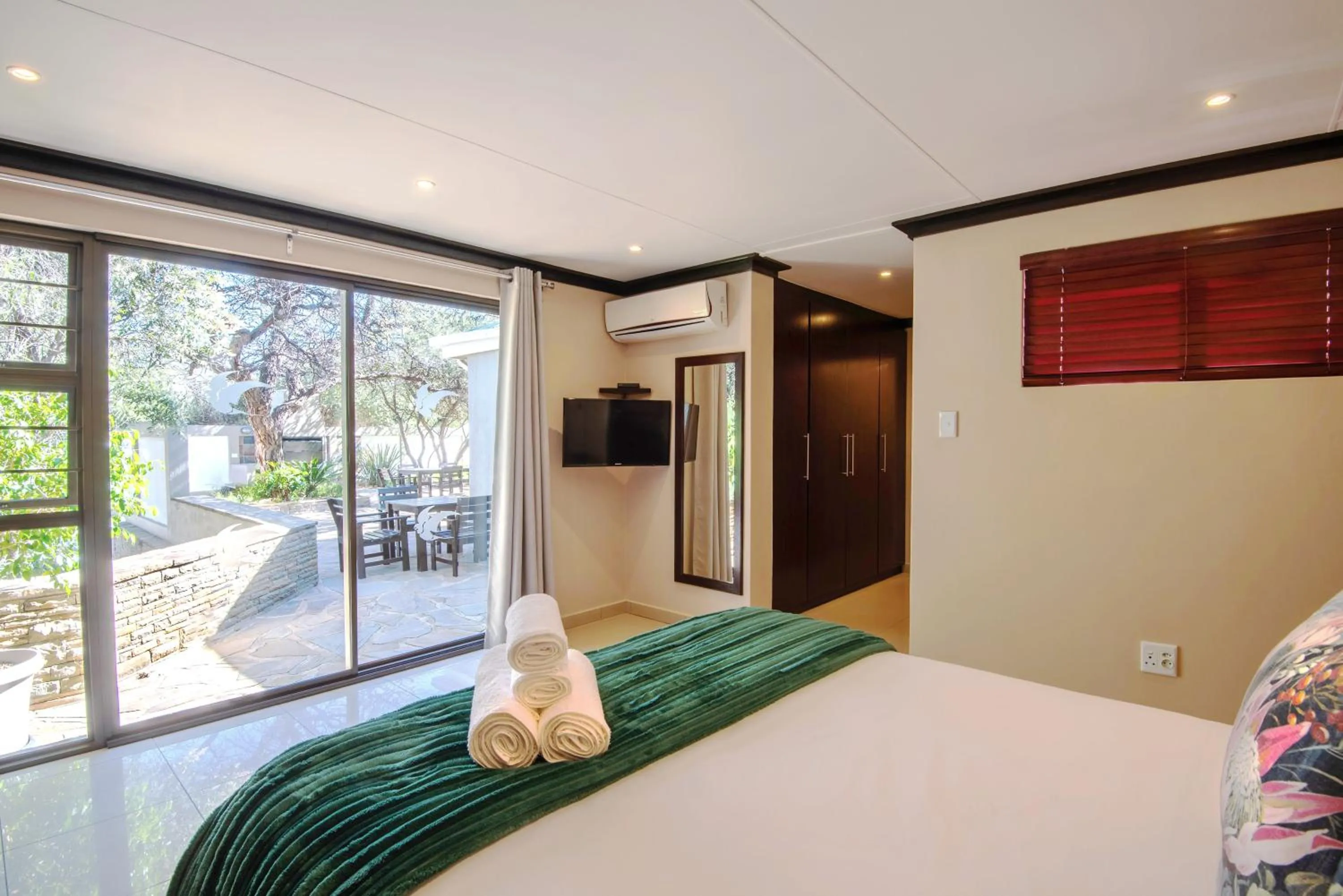 Bed in Arebbusch Travel Lodge