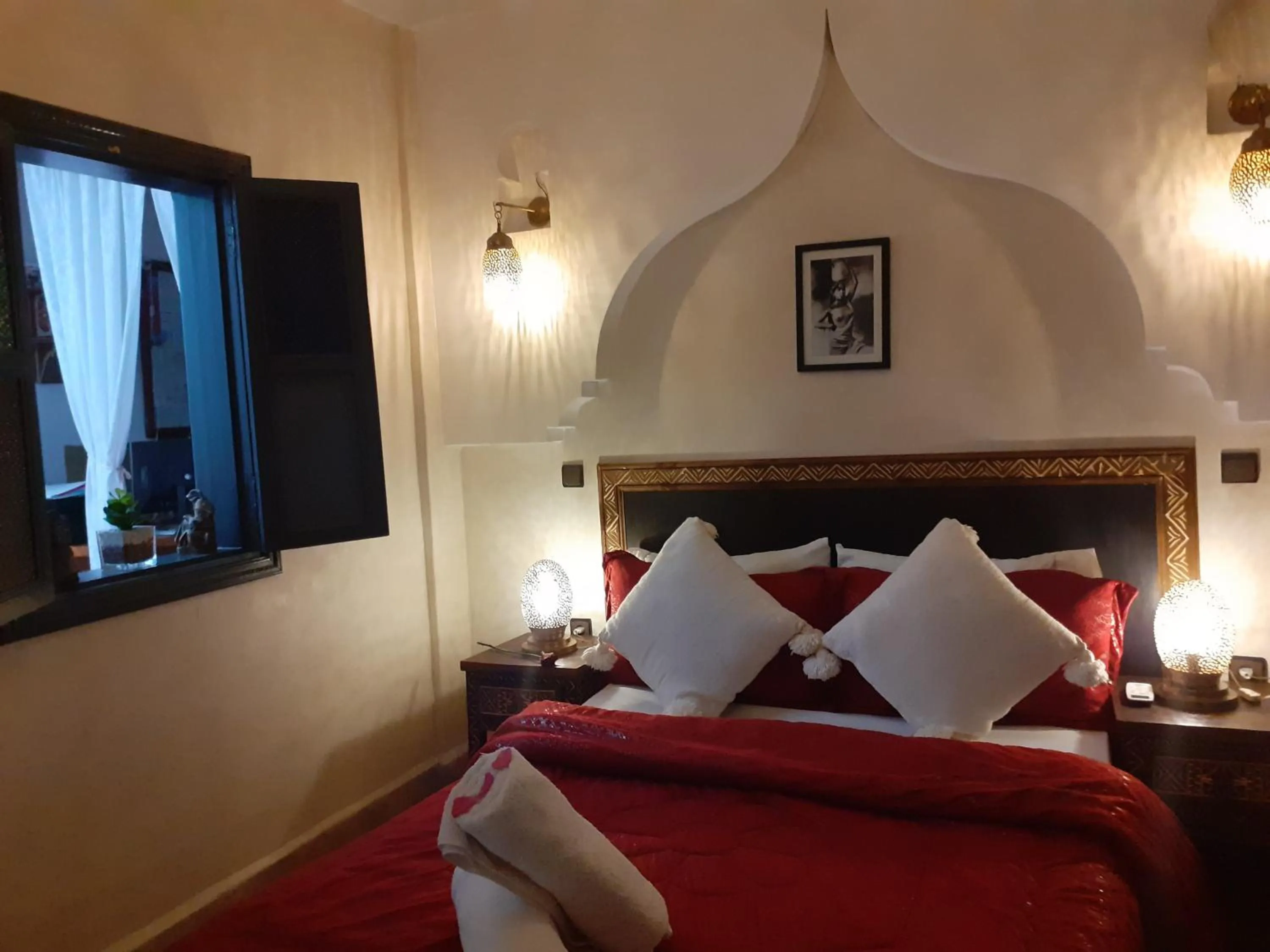 Photo of the whole room, Bed in Riad Simon