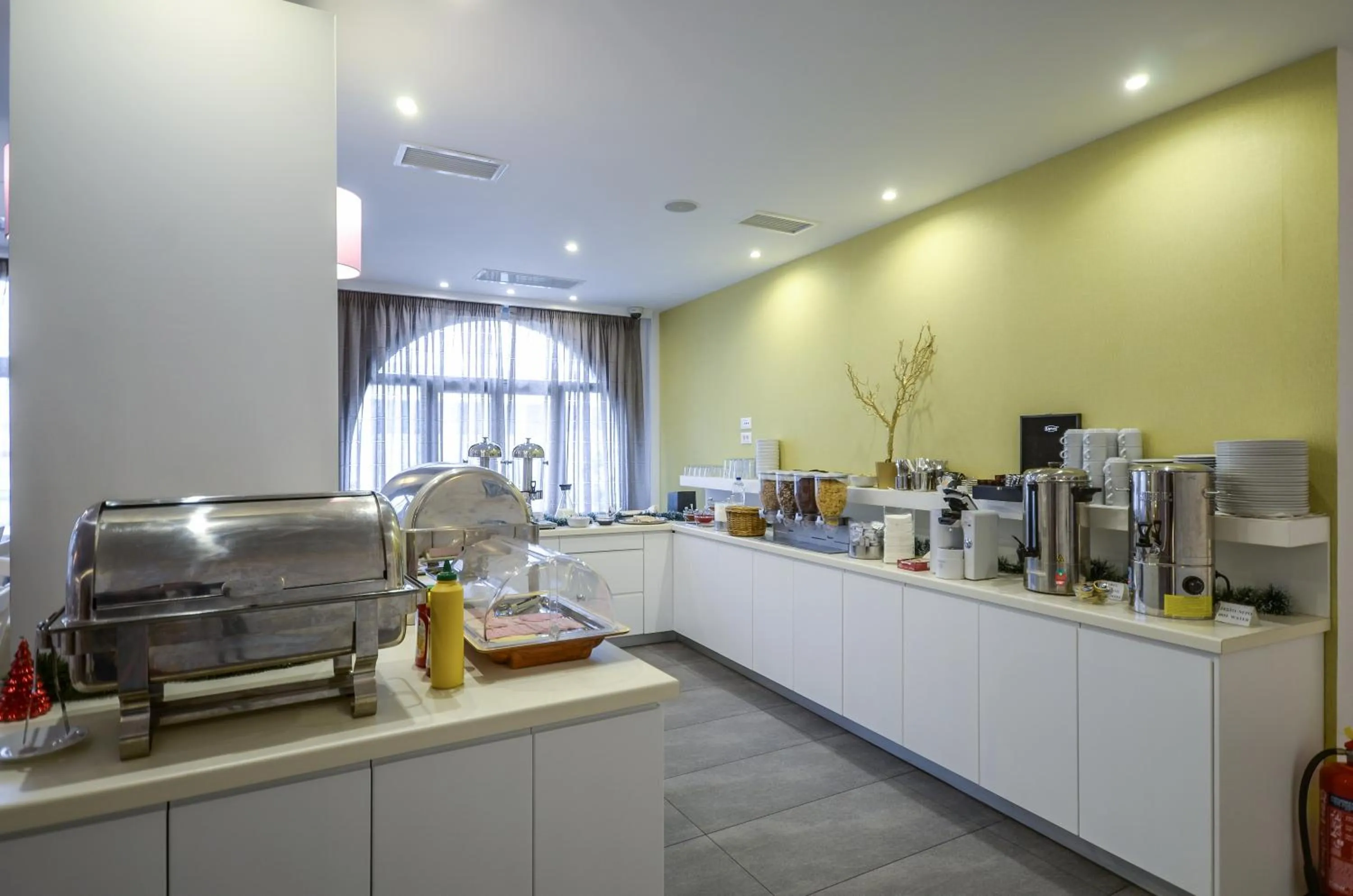 Restaurant/places to eat in Xenia Hotel