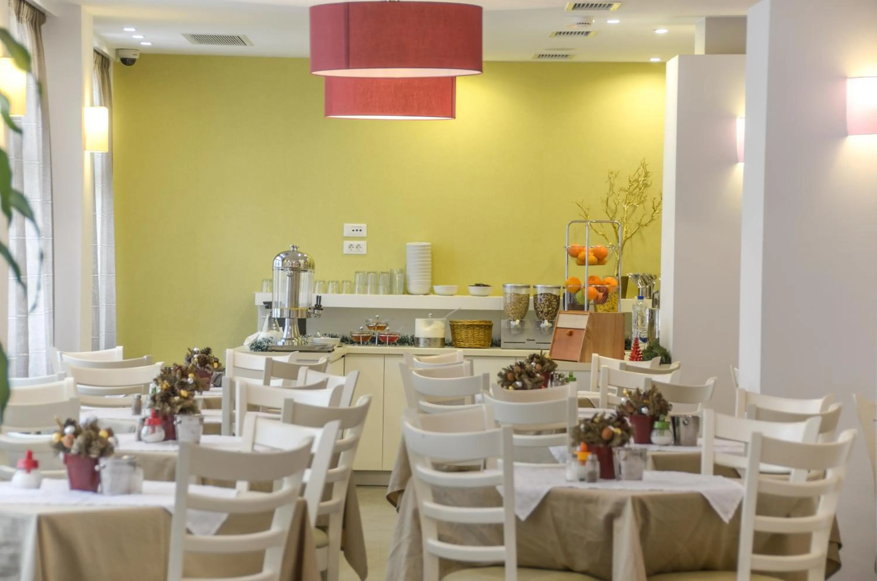 Restaurant/places to eat in Xenia Hotel