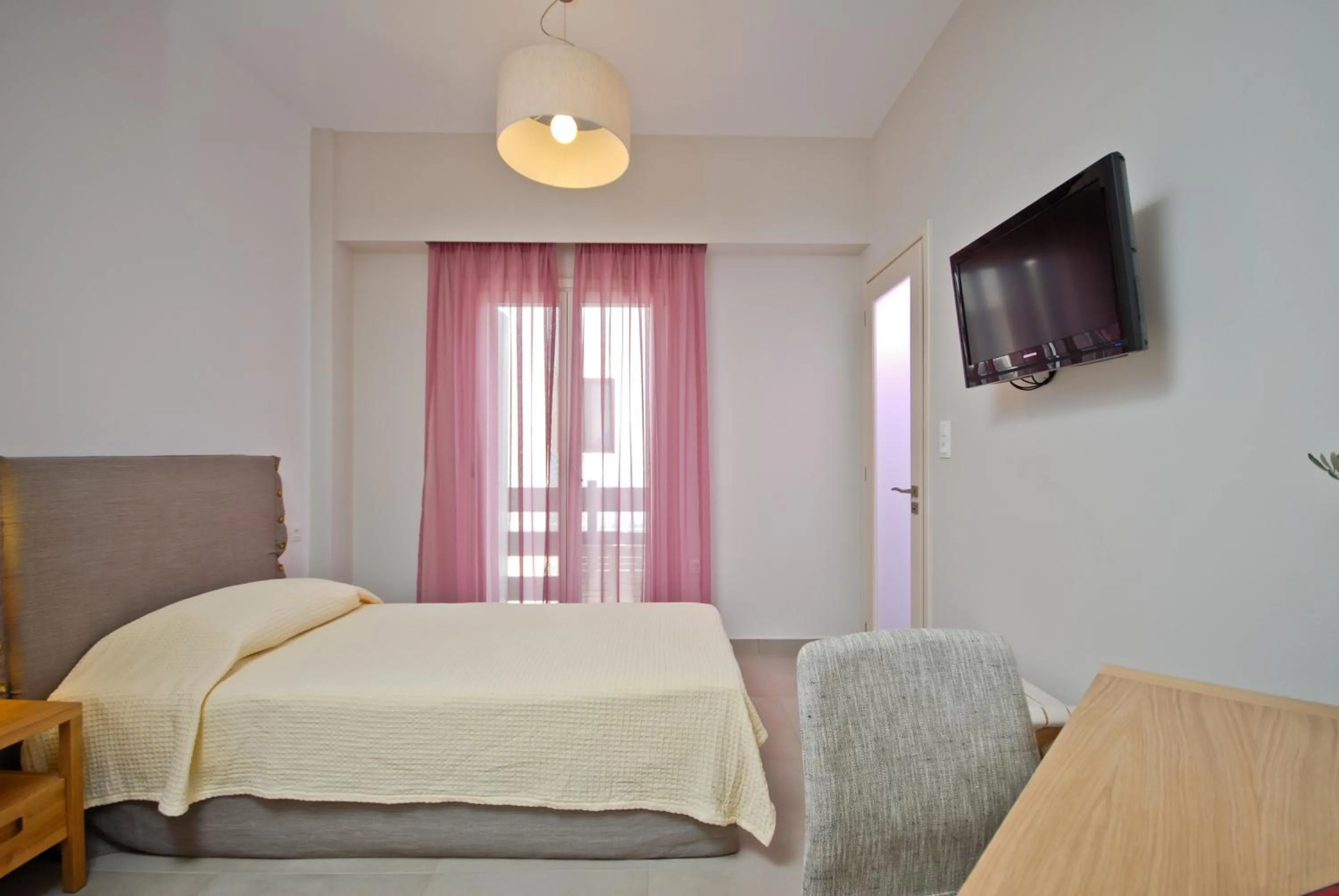 TV and multimedia, Bed in Xenia Hotel