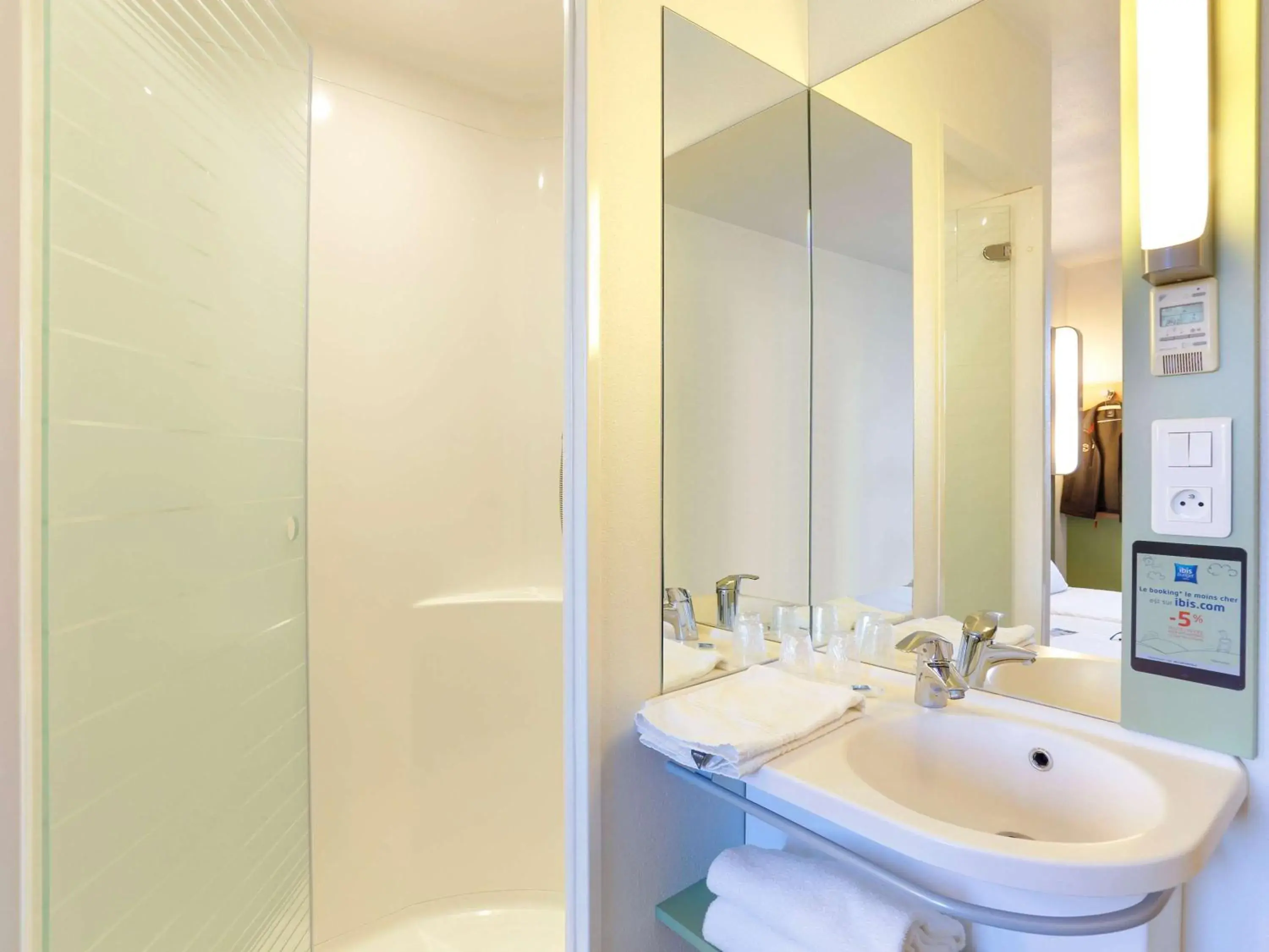 Photo of the whole room in First Inn Hotel Photo of the whole room in First Inn Hotel