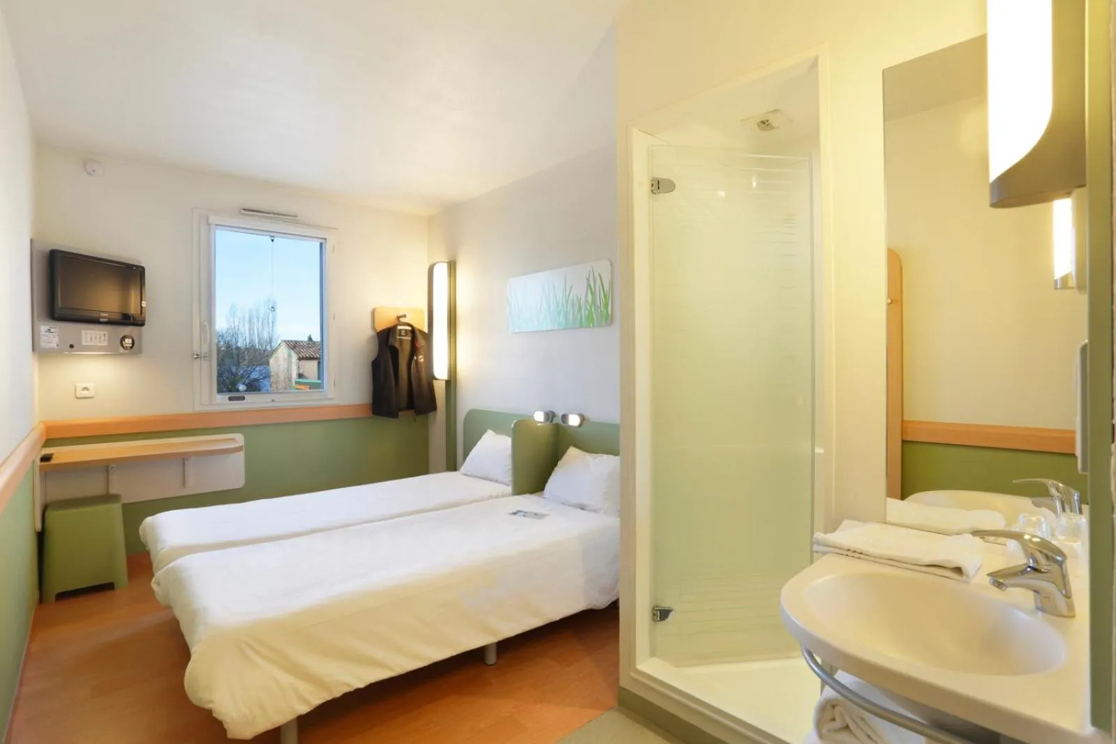 Bedroom, Bed in First Inn Hotel